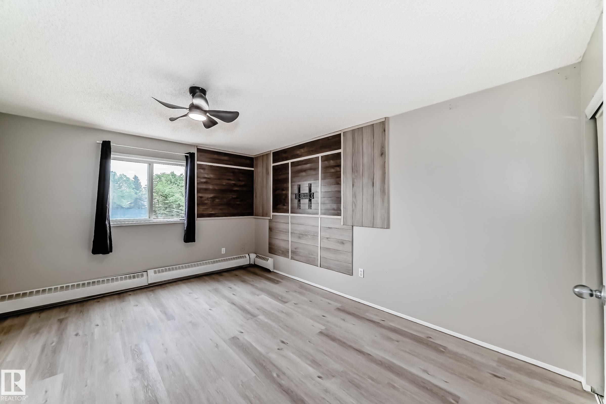 2508 50 Street Nw, Edmonton, AB - Indoor Photo Showing Other Room