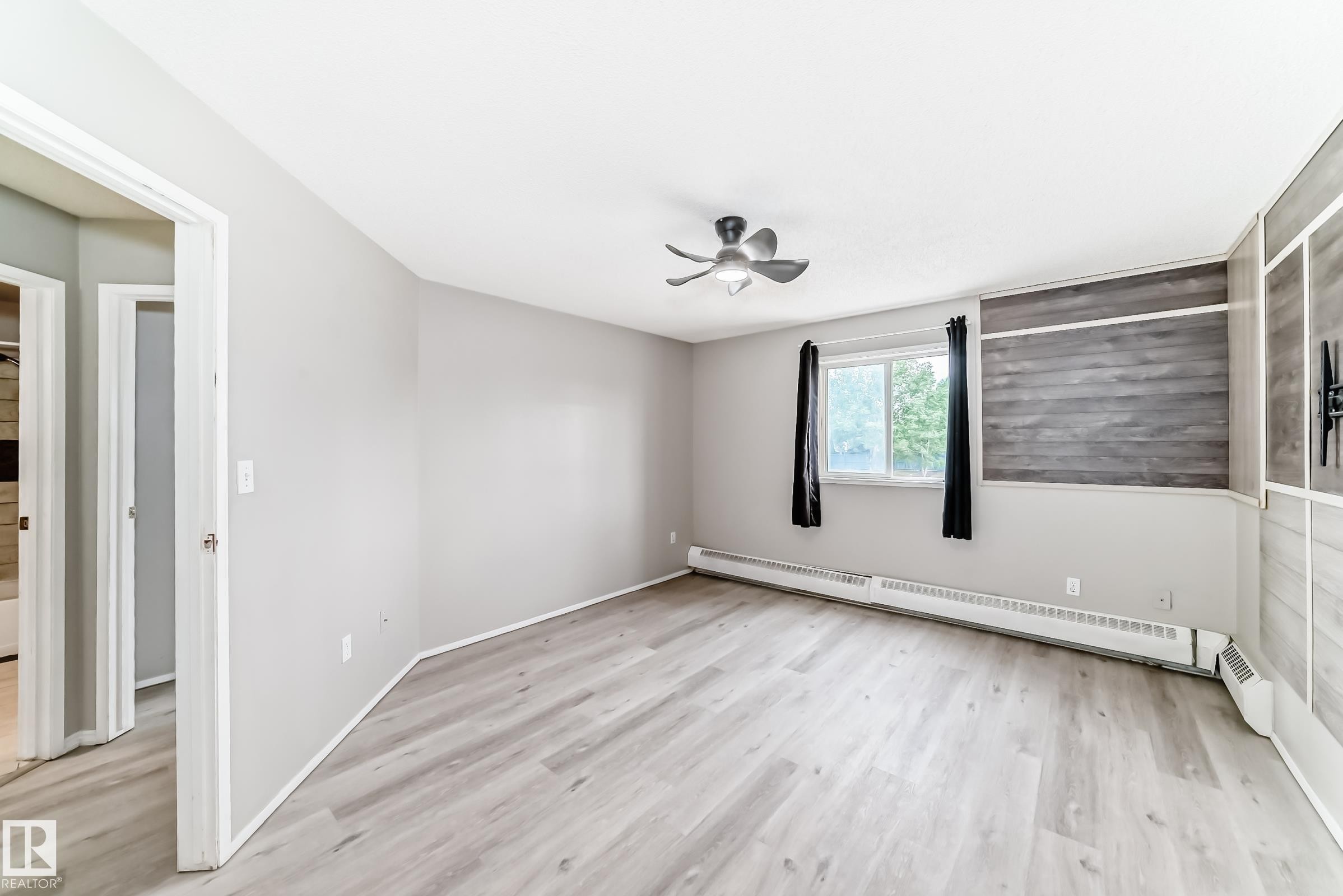 2508 50 Street Nw, Edmonton, AB - Indoor Photo Showing Other Room