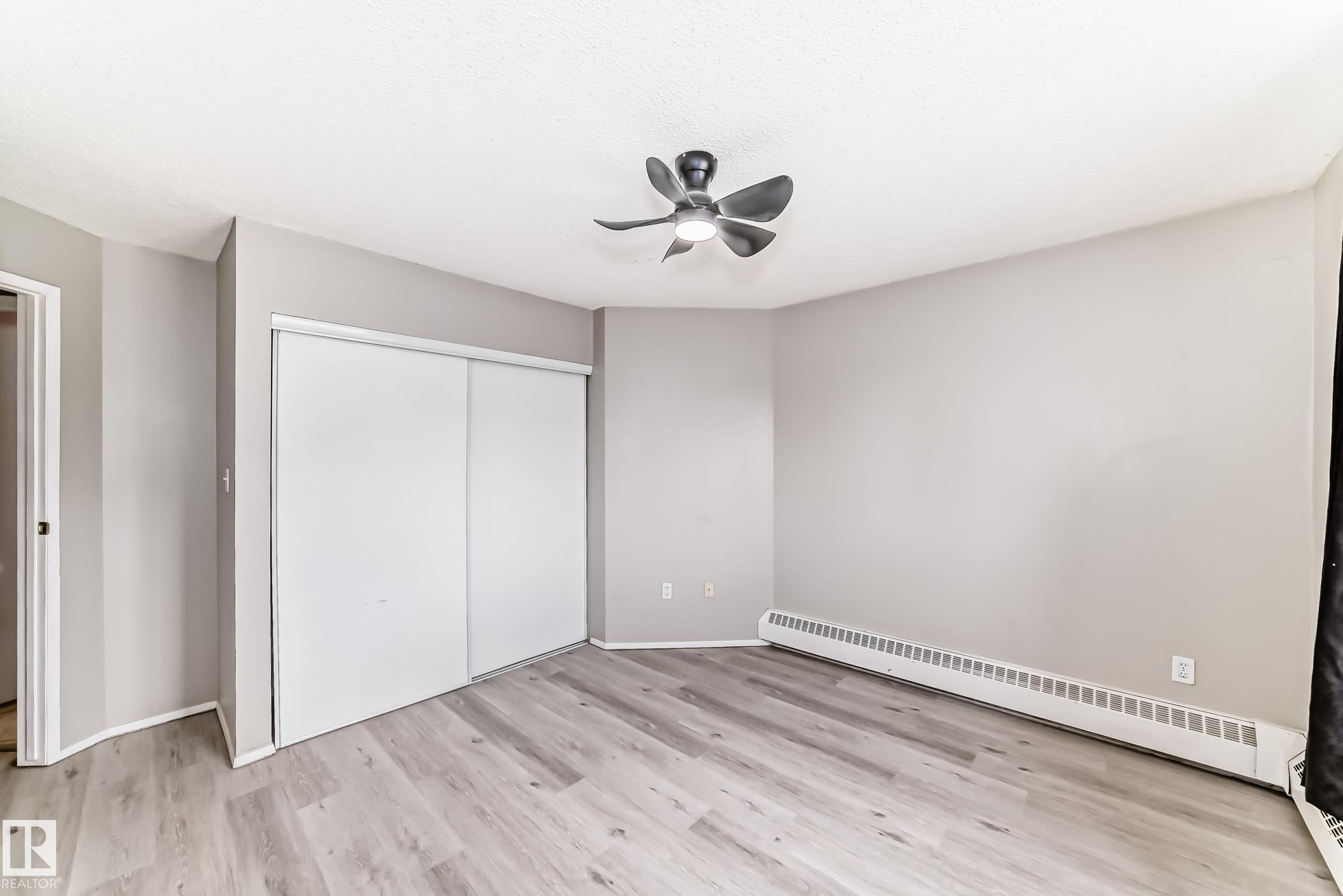 2508 50 Street Nw, Edmonton, AB - Indoor Photo Showing Other Room