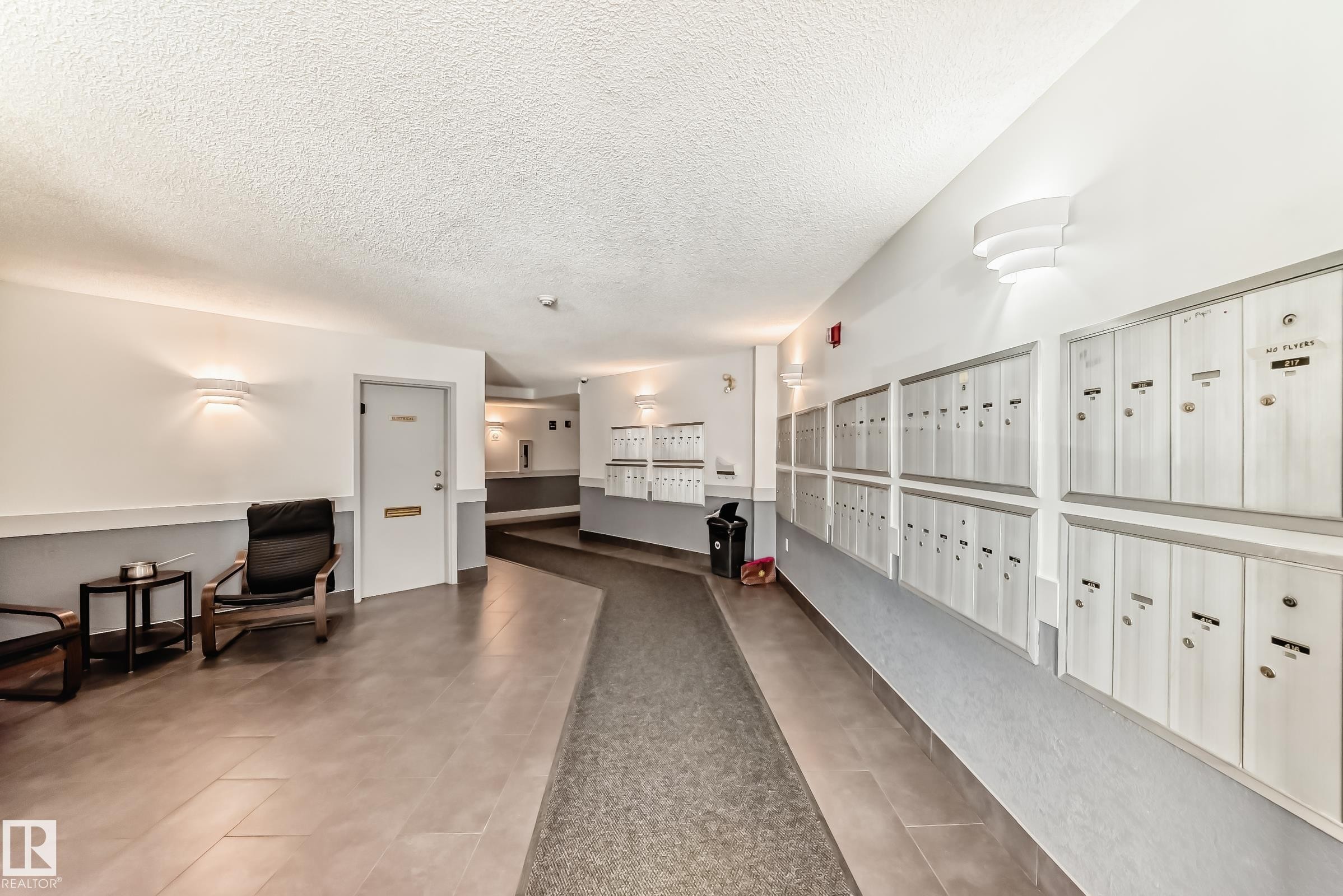 2508 50 Street Nw, Edmonton, AB - Indoor Photo Showing Other Room