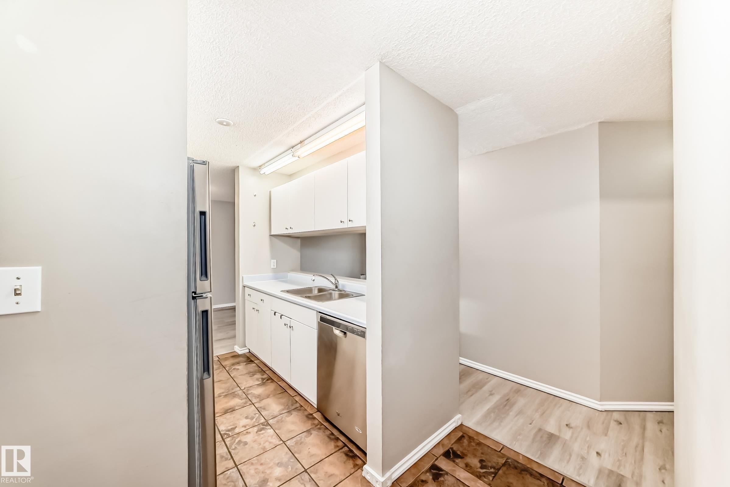 2508 50 Street Nw, Edmonton, AB - Indoor Photo Showing Kitchen With Double Sink