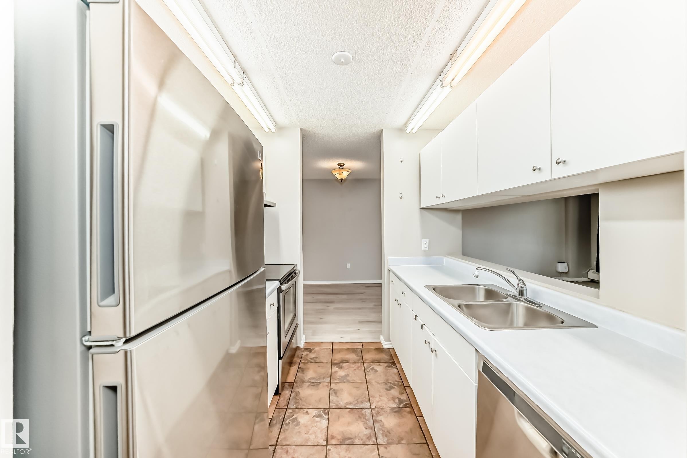 2508 50 Street Nw, Edmonton, AB - Indoor Photo Showing Kitchen With Double Sink