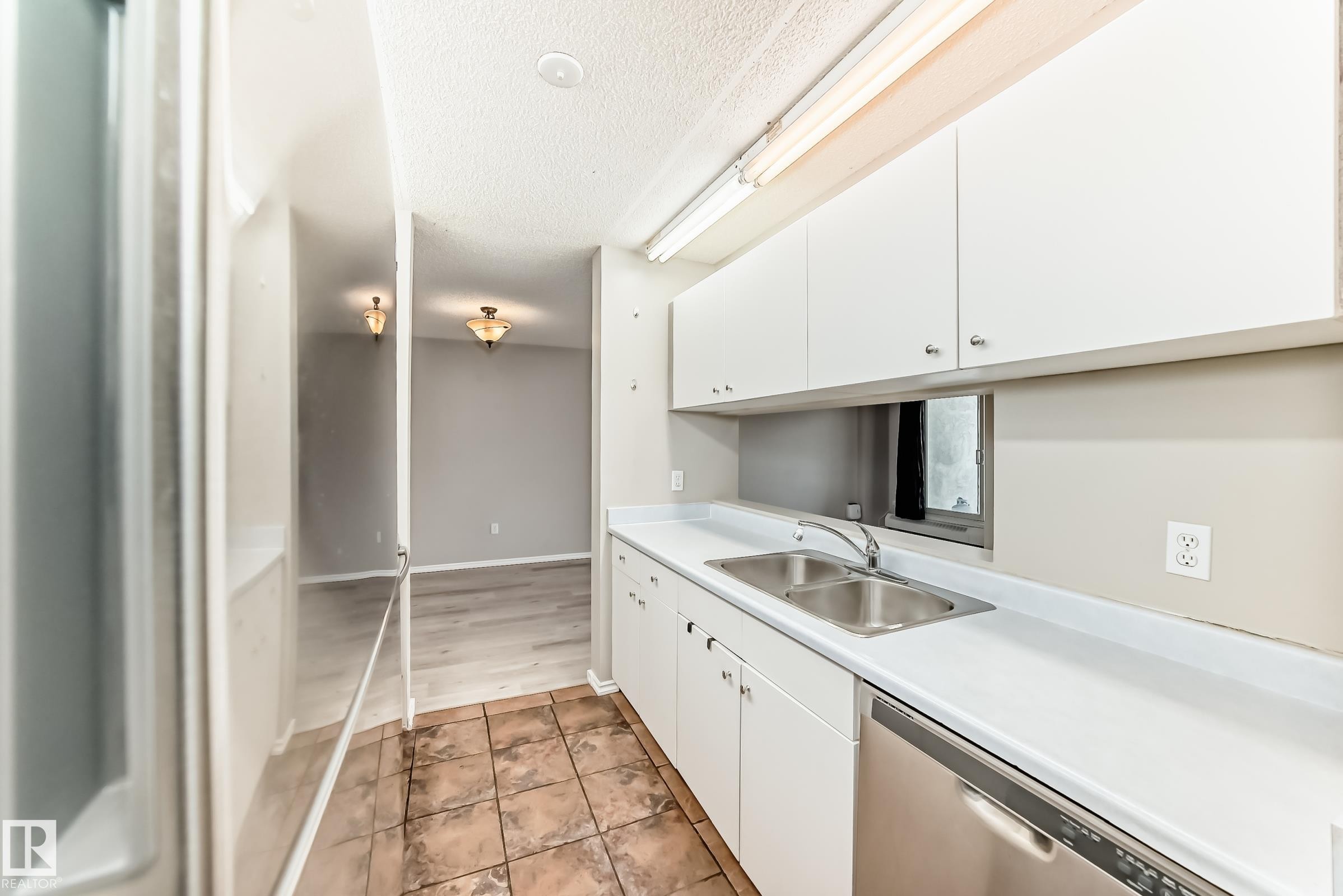 2508 50 Street Nw, Edmonton, AB - Indoor Photo Showing Kitchen With Double Sink
