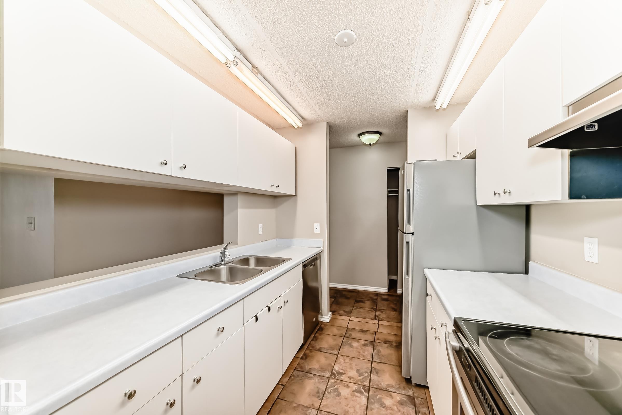 2508 50 Street Nw, Edmonton, AB - Indoor Photo Showing Kitchen With Double Sink