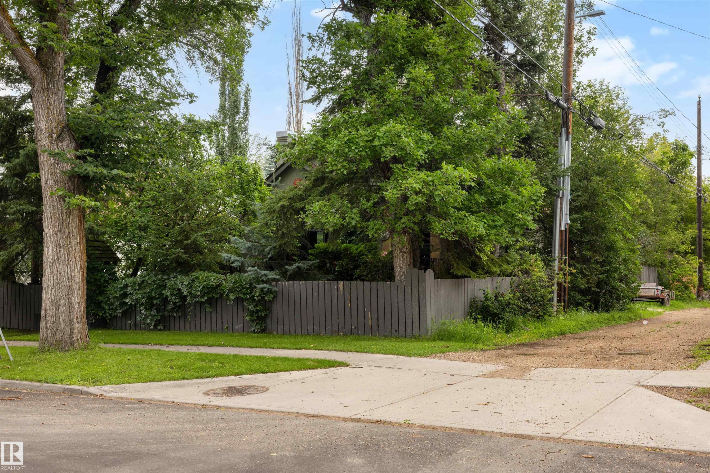 12220 109 Avenue Nw, Edmonton, AB - Outdoor