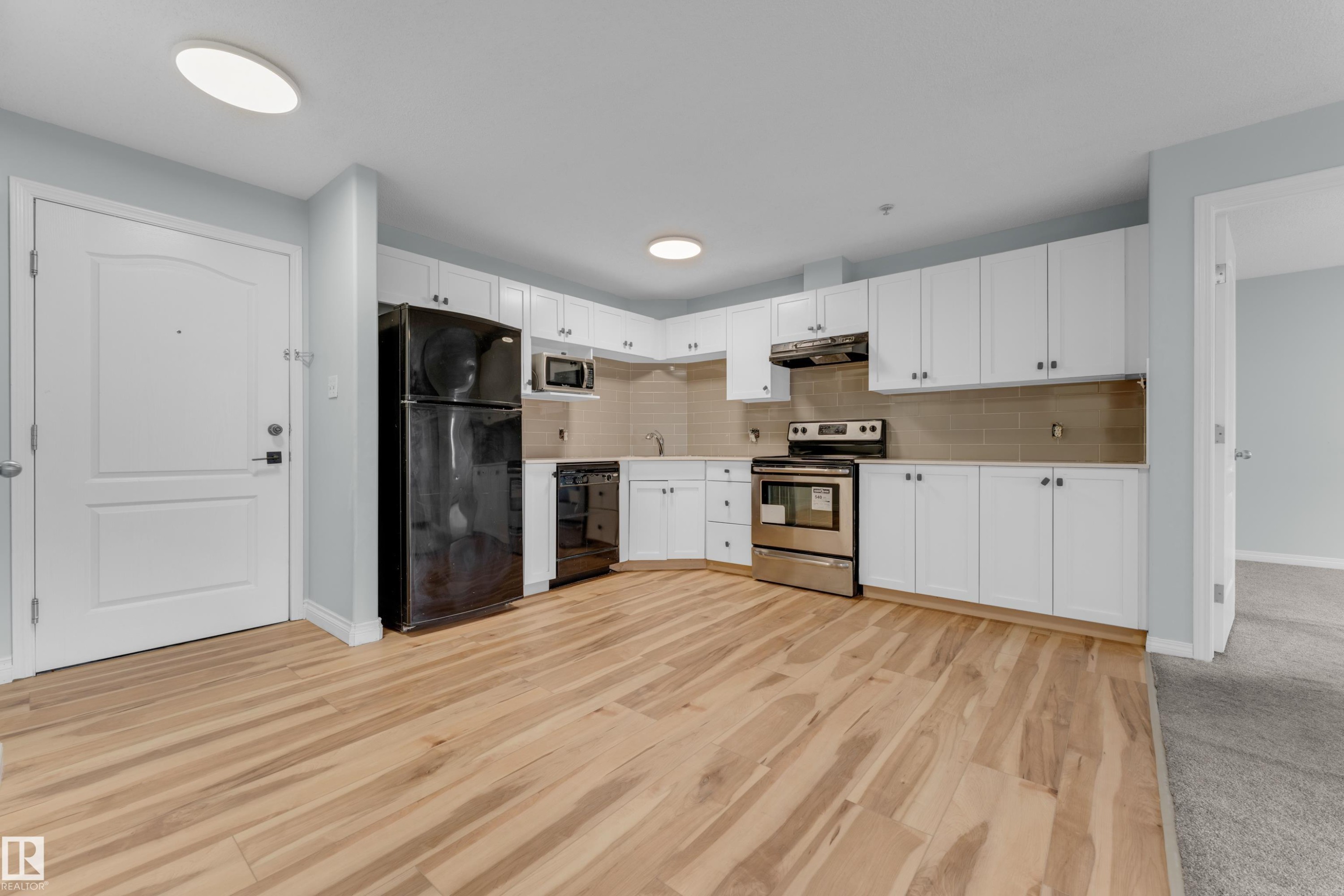 #326 111 Edwards Dr Sw, Edmonton, AB - Indoor Photo Showing Kitchen