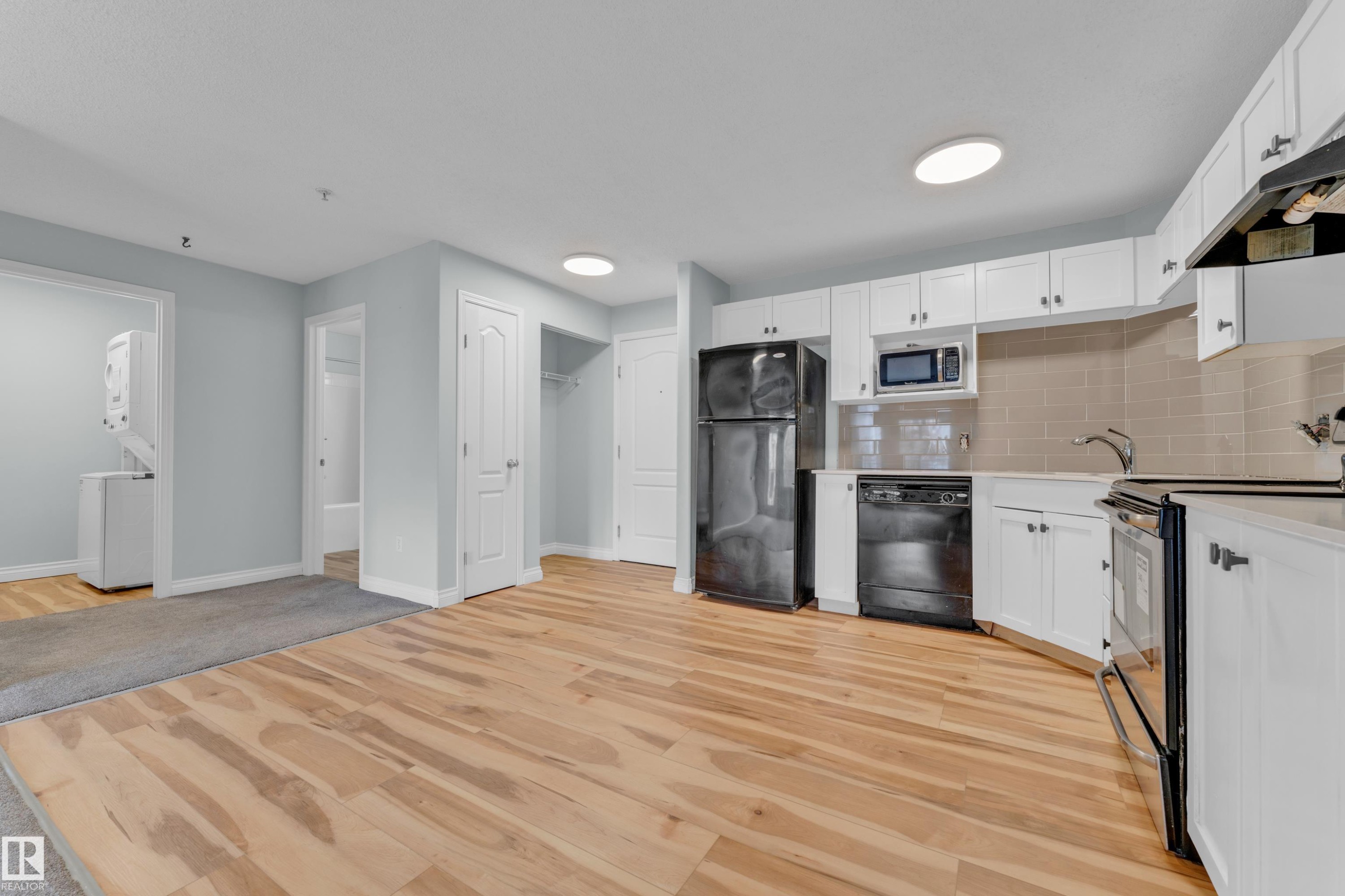 #326 111 Edwards Dr Sw, Edmonton, AB - Indoor Photo Showing Kitchen