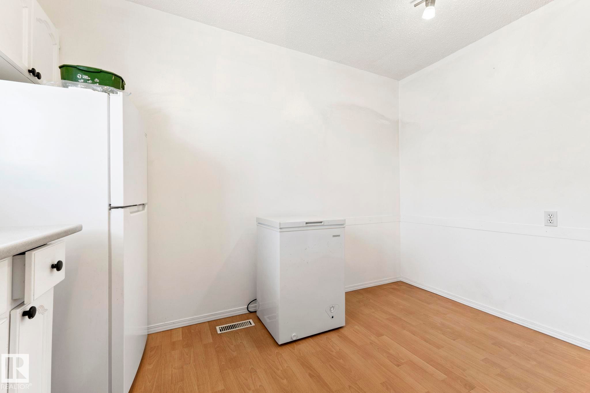 3122 142 Avenue Nw, Edmonton, AB - Indoor Photo Showing Other Room