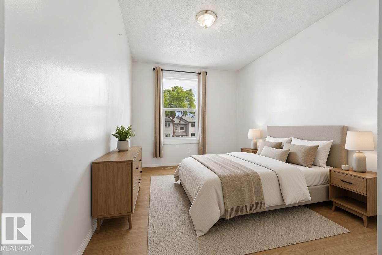 3122 142 Avenue Nw, Edmonton, AB - Indoor Photo Showing Bedroom