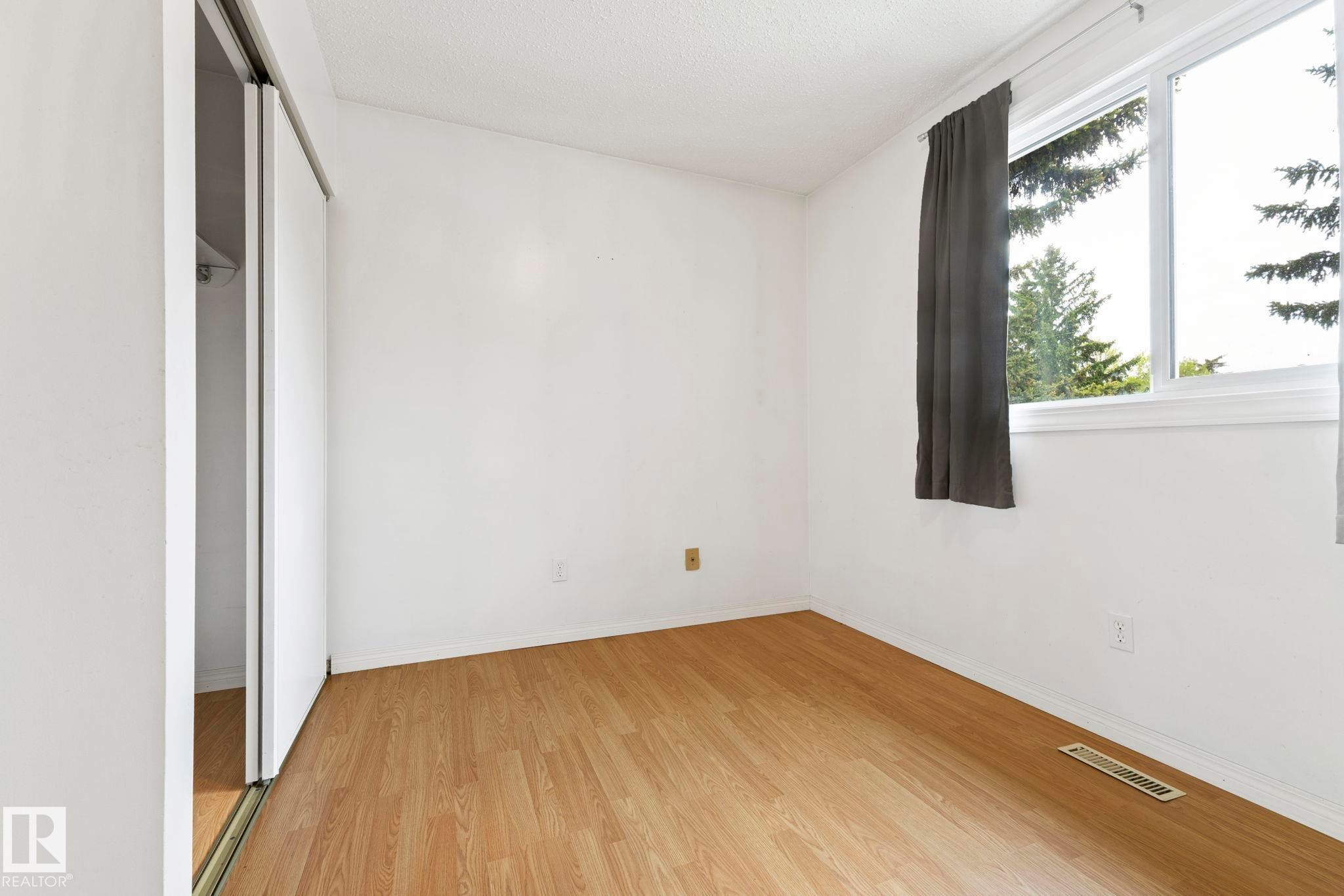3122 142 Avenue Nw, Edmonton, AB - Indoor Photo Showing Other Room