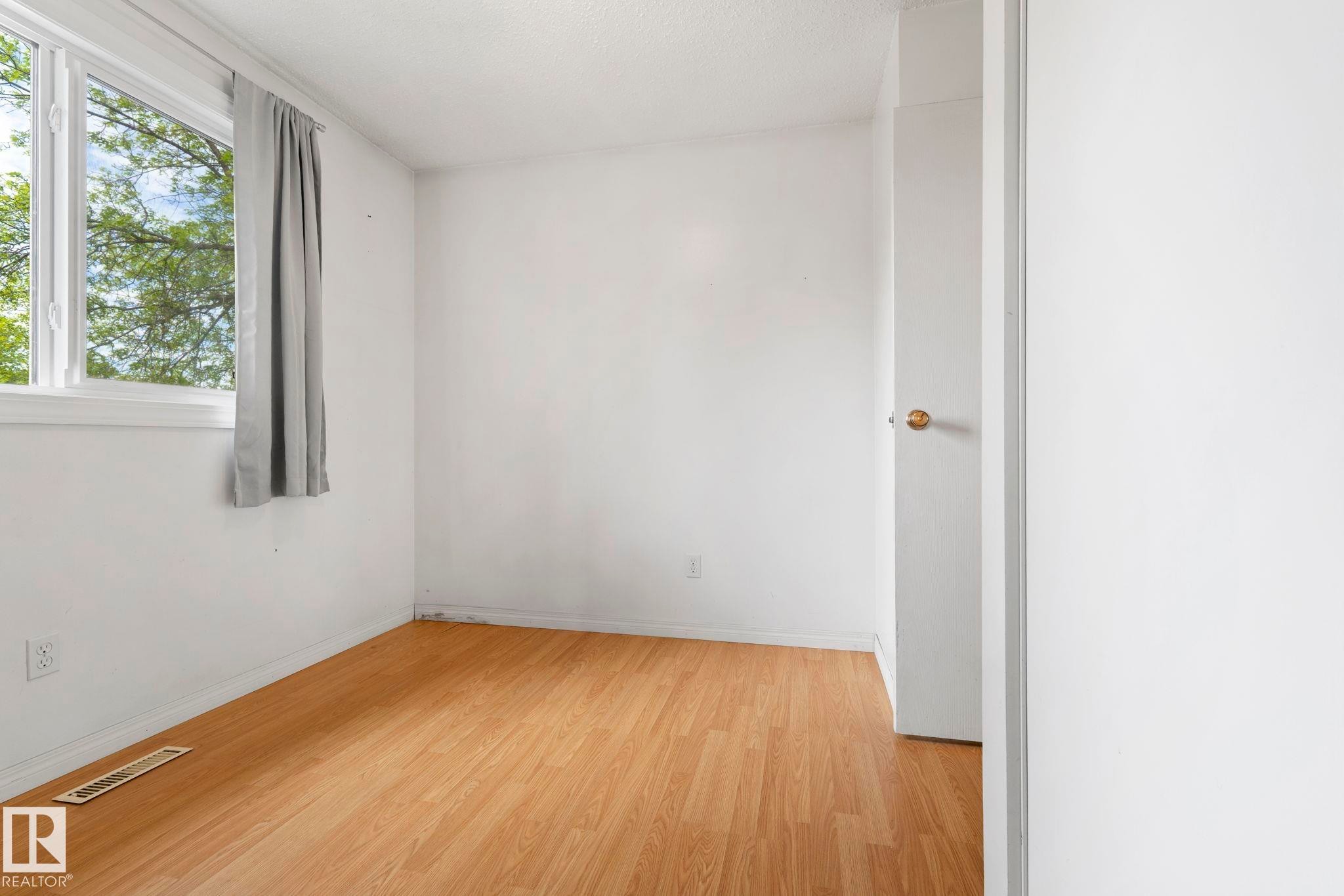 3122 142 Avenue Nw, Edmonton, AB - Indoor Photo Showing Other Room