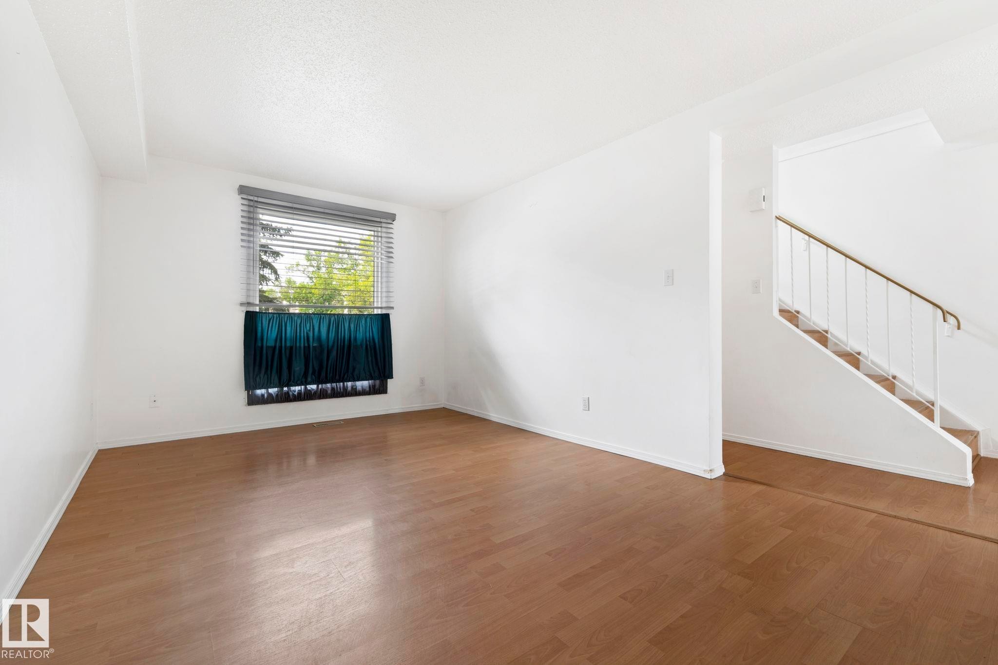 3122 142 Avenue Nw, Edmonton, AB - Indoor
