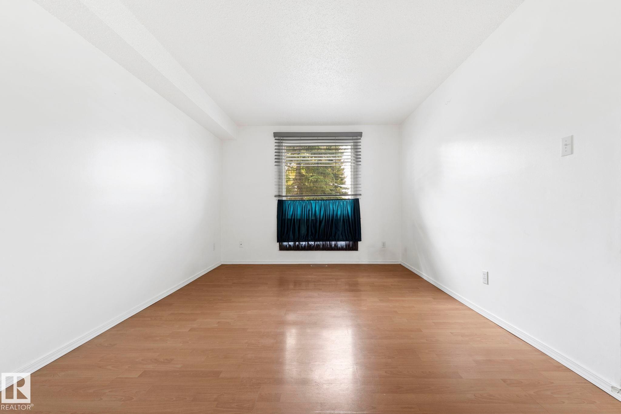 3122 142 Avenue Nw, Edmonton, AB - Indoor