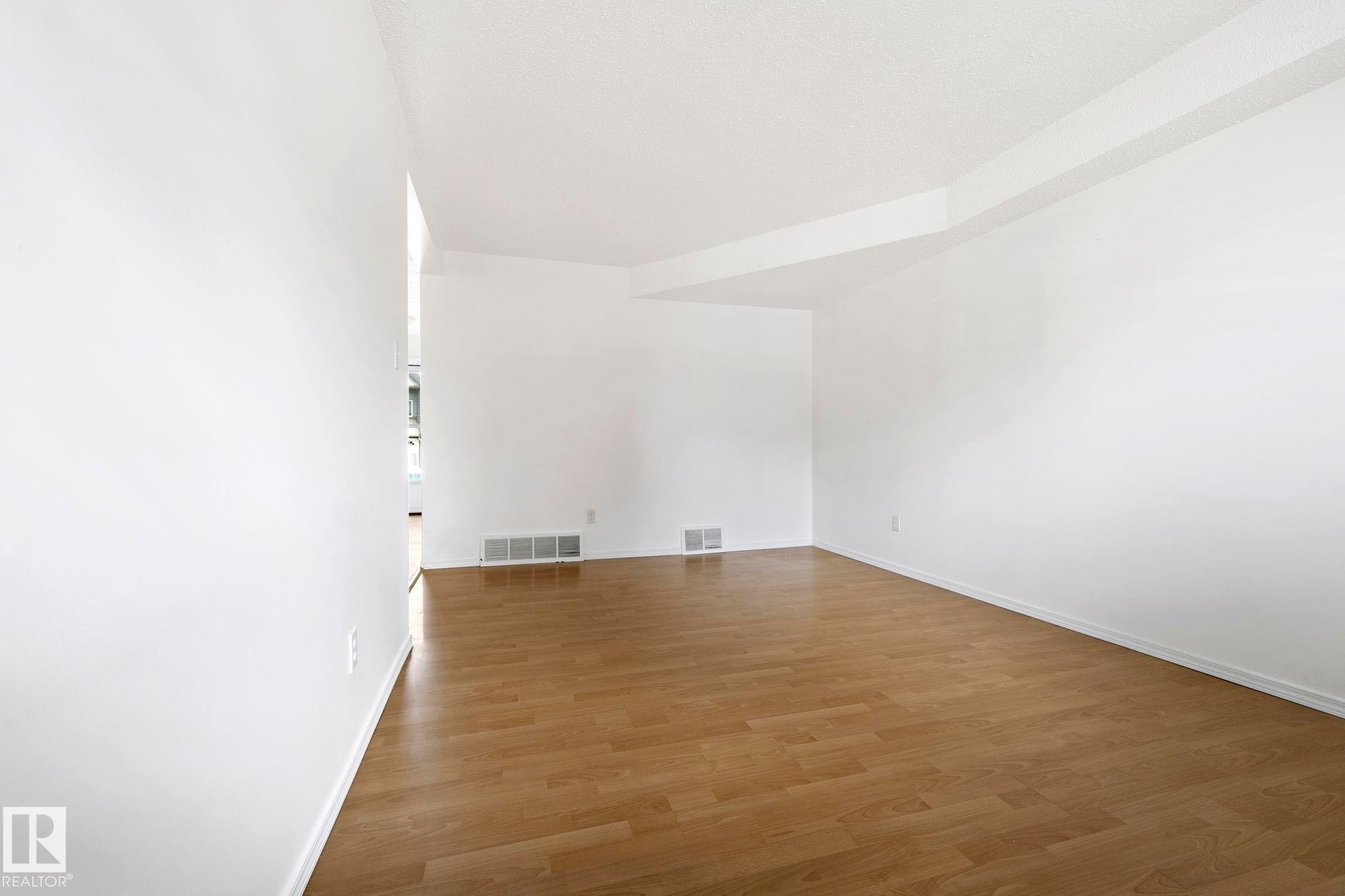 3122 142 Avenue Nw, Edmonton, AB - Indoor Photo Showing Other Room