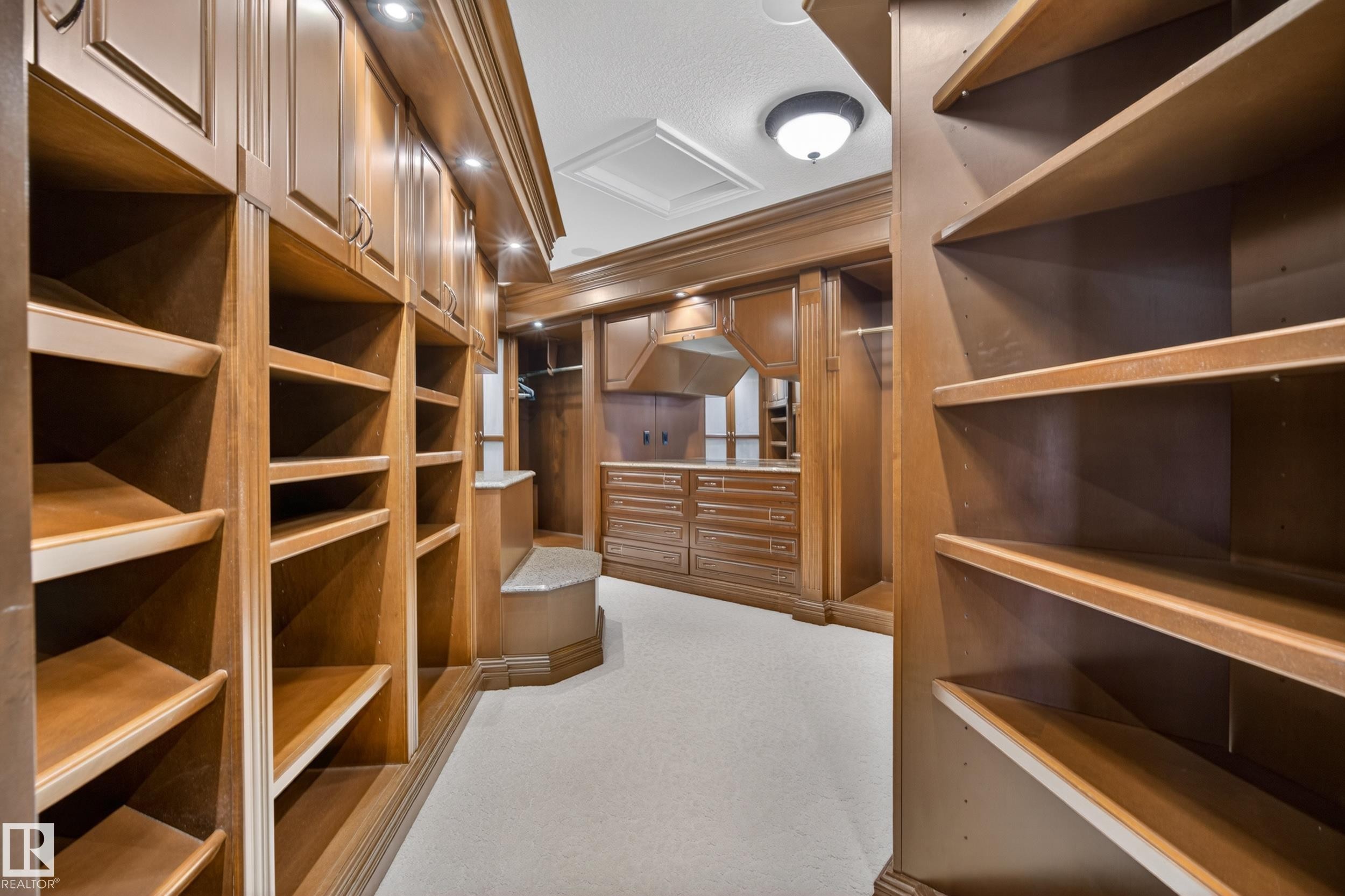 322 Caldwell Close Nw, Edmonton, AB - Indoor With Storage
