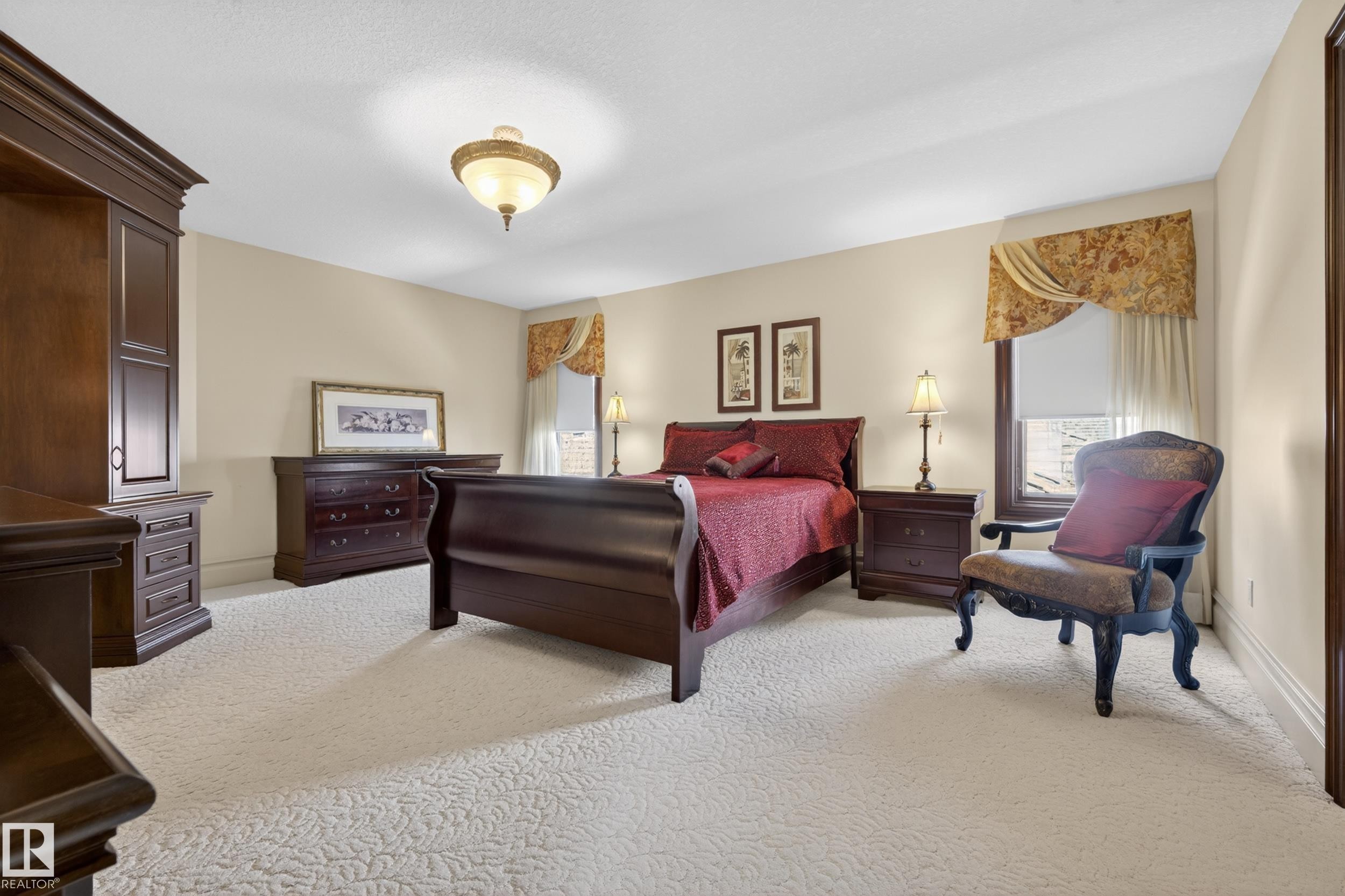 322 Caldwell Close Nw, Edmonton, AB - Indoor Photo Showing Bedroom