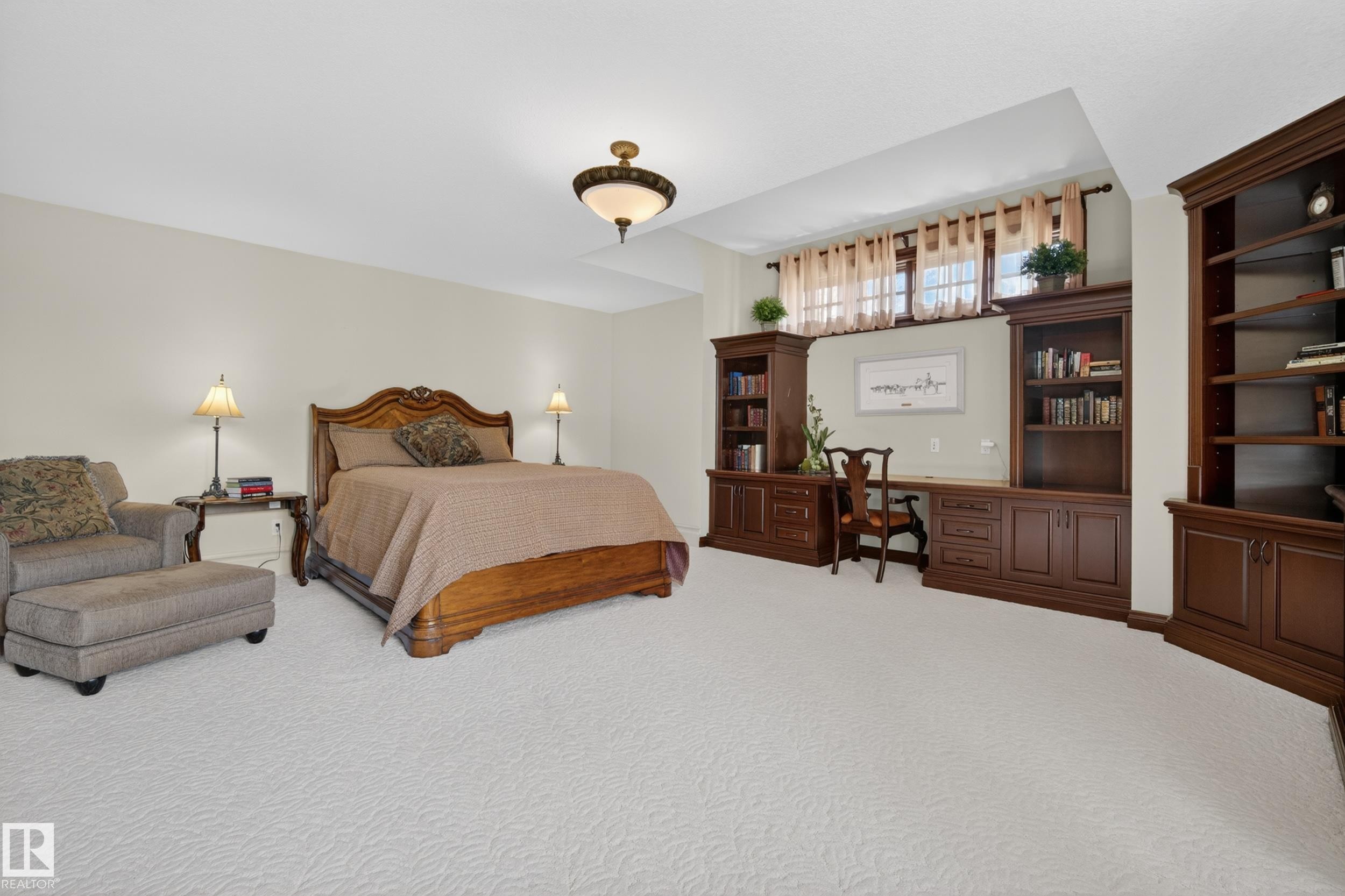 322 Caldwell Close Nw, Edmonton, AB - Indoor Photo Showing Bedroom