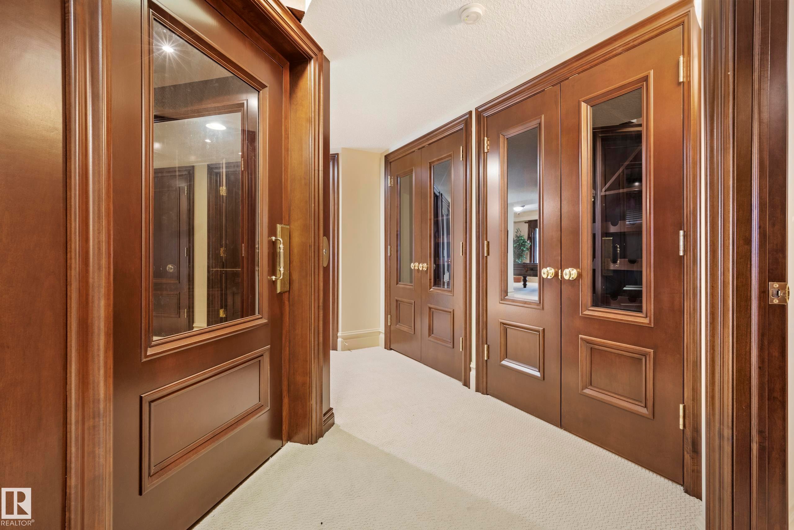 322 Caldwell Close Nw, Edmonton, AB - Indoor Photo Showing Other Room