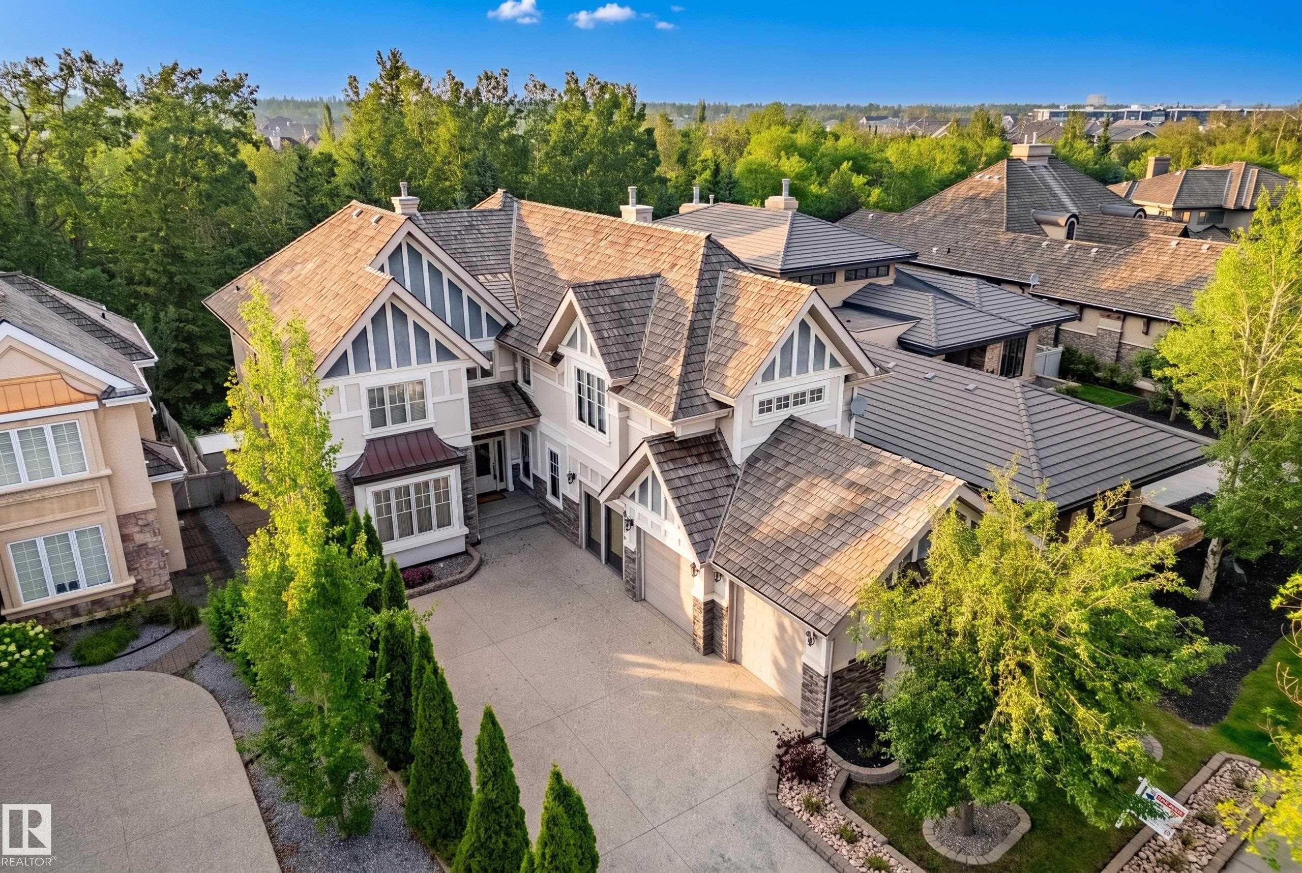 322 Caldwell Close Nw, Edmonton, AB - Outdoor