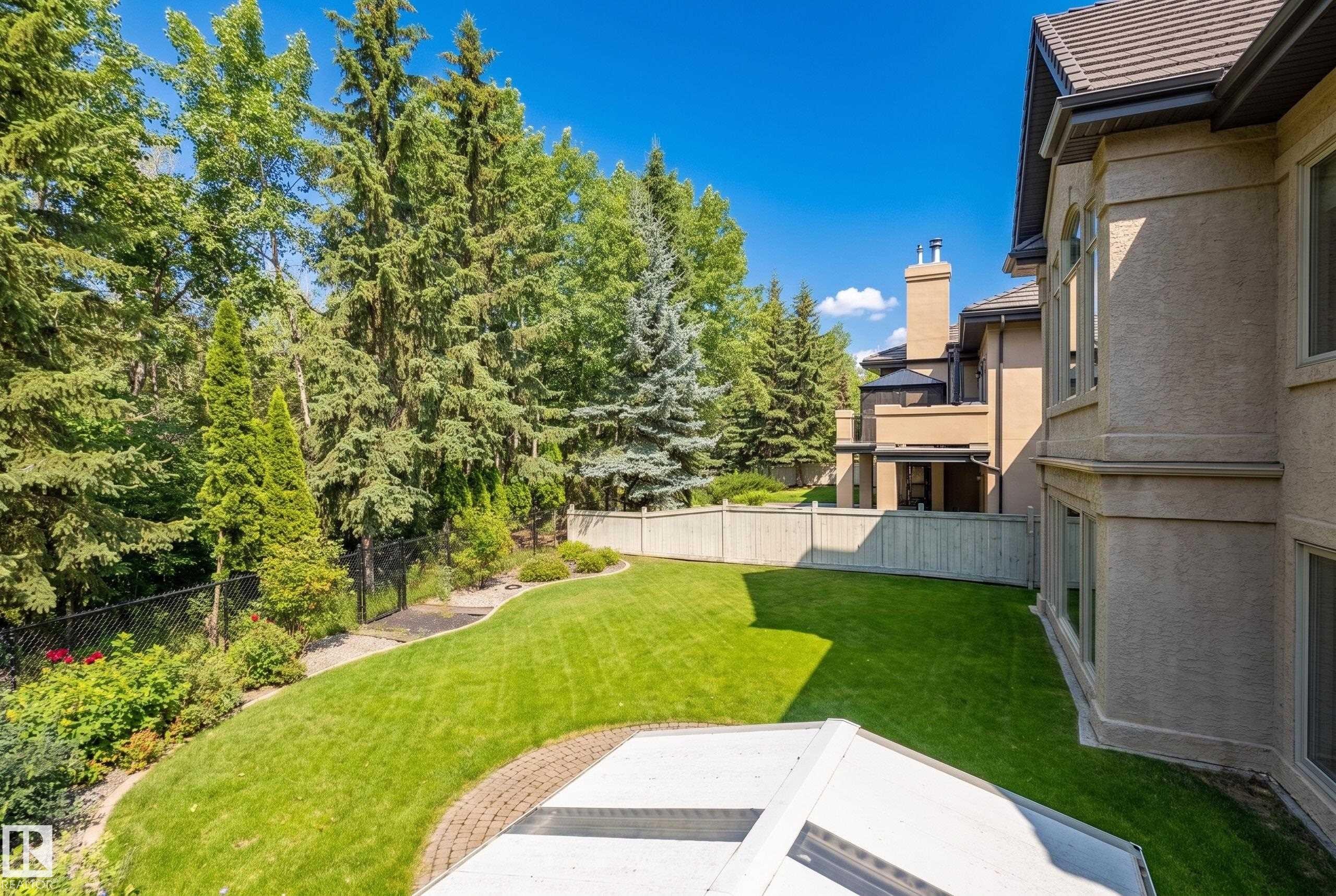 322 Caldwell Close Nw, Edmonton, AB - Outdoor