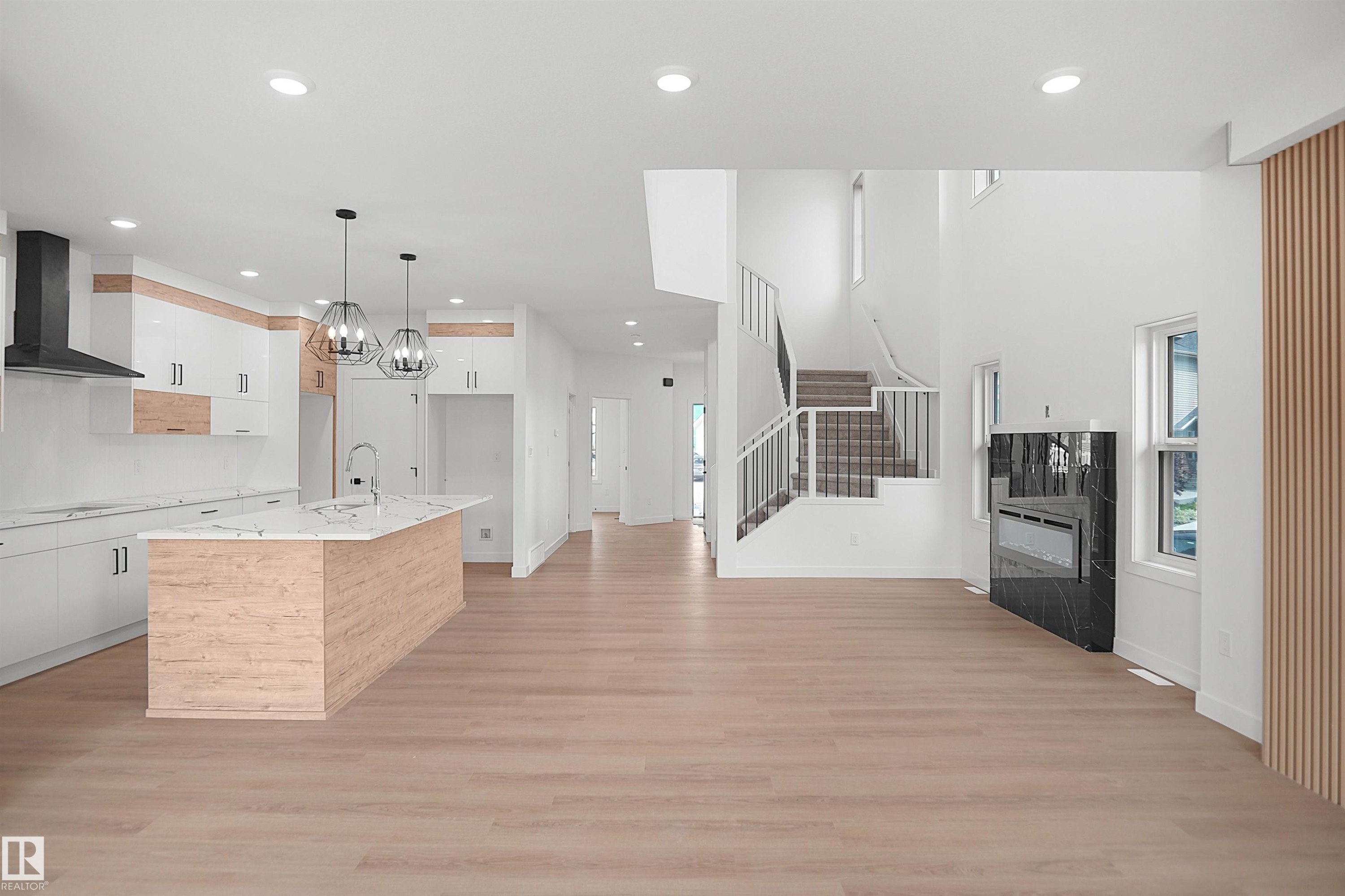 17040 47 Street Nw, Edmonton, AB - Indoor Photo Showing Kitchen