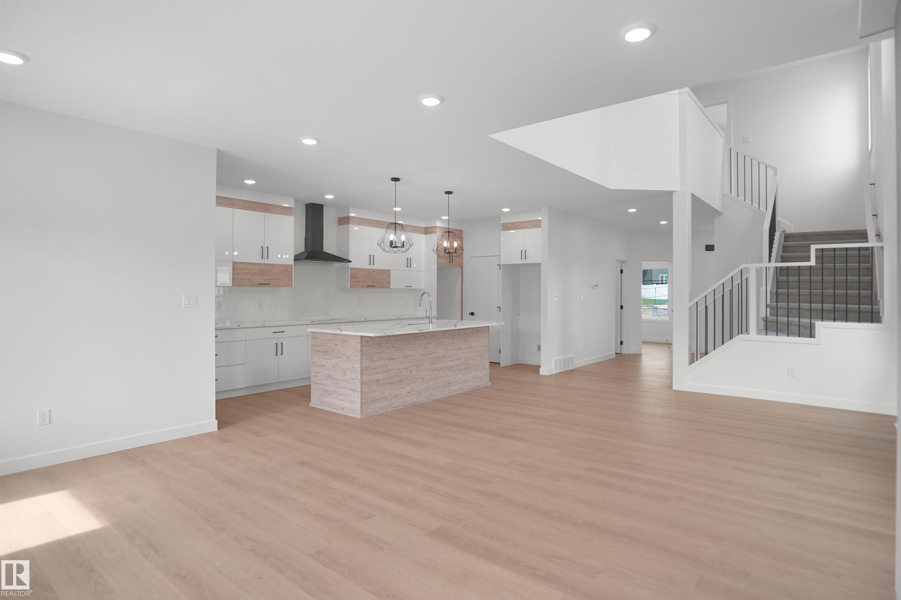 17040 47 Street Nw, Edmonton, AB - Indoor Photo Showing Kitchen