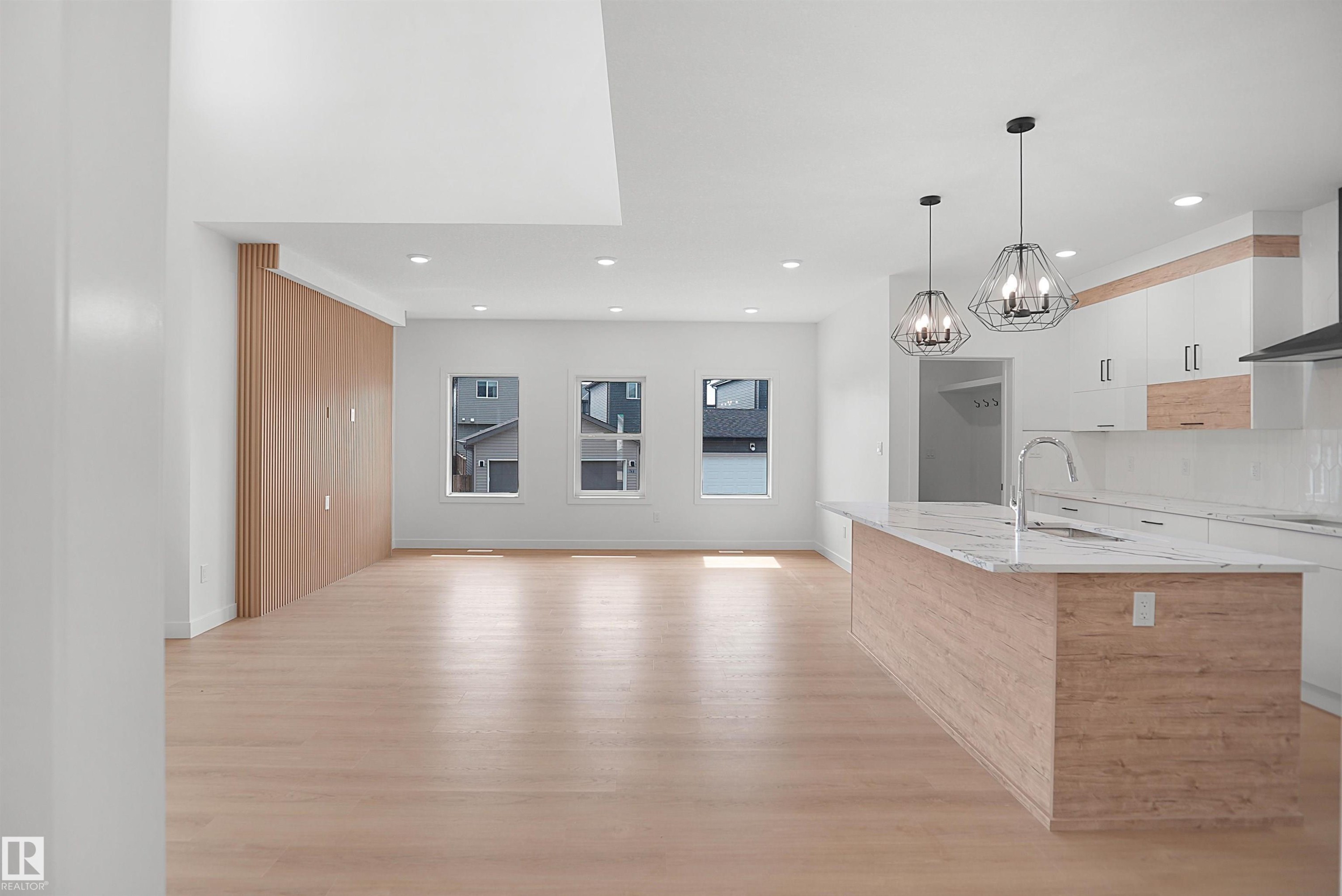 17040 47 Street Nw, Edmonton, AB - Indoor Photo Showing Other Room