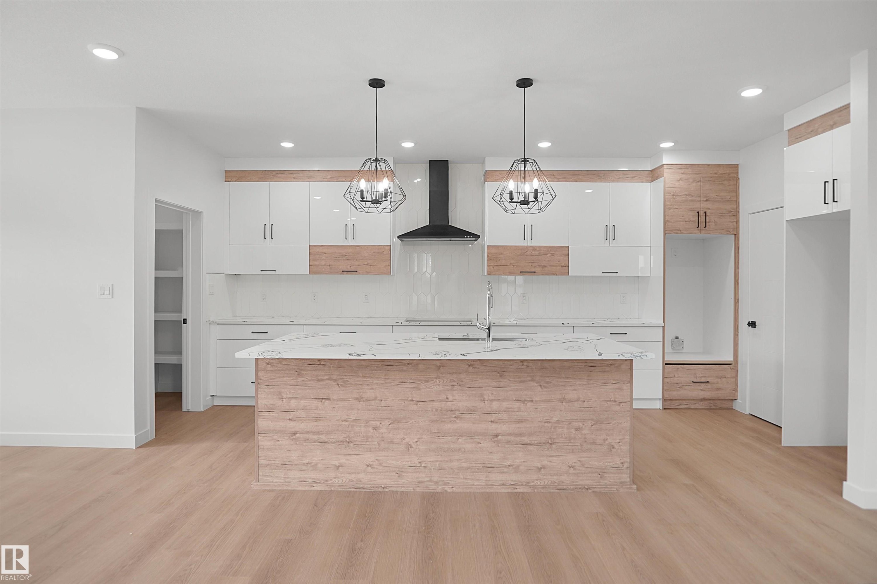 17040 47 Street Nw, Edmonton, AB - Indoor Photo Showing Kitchen