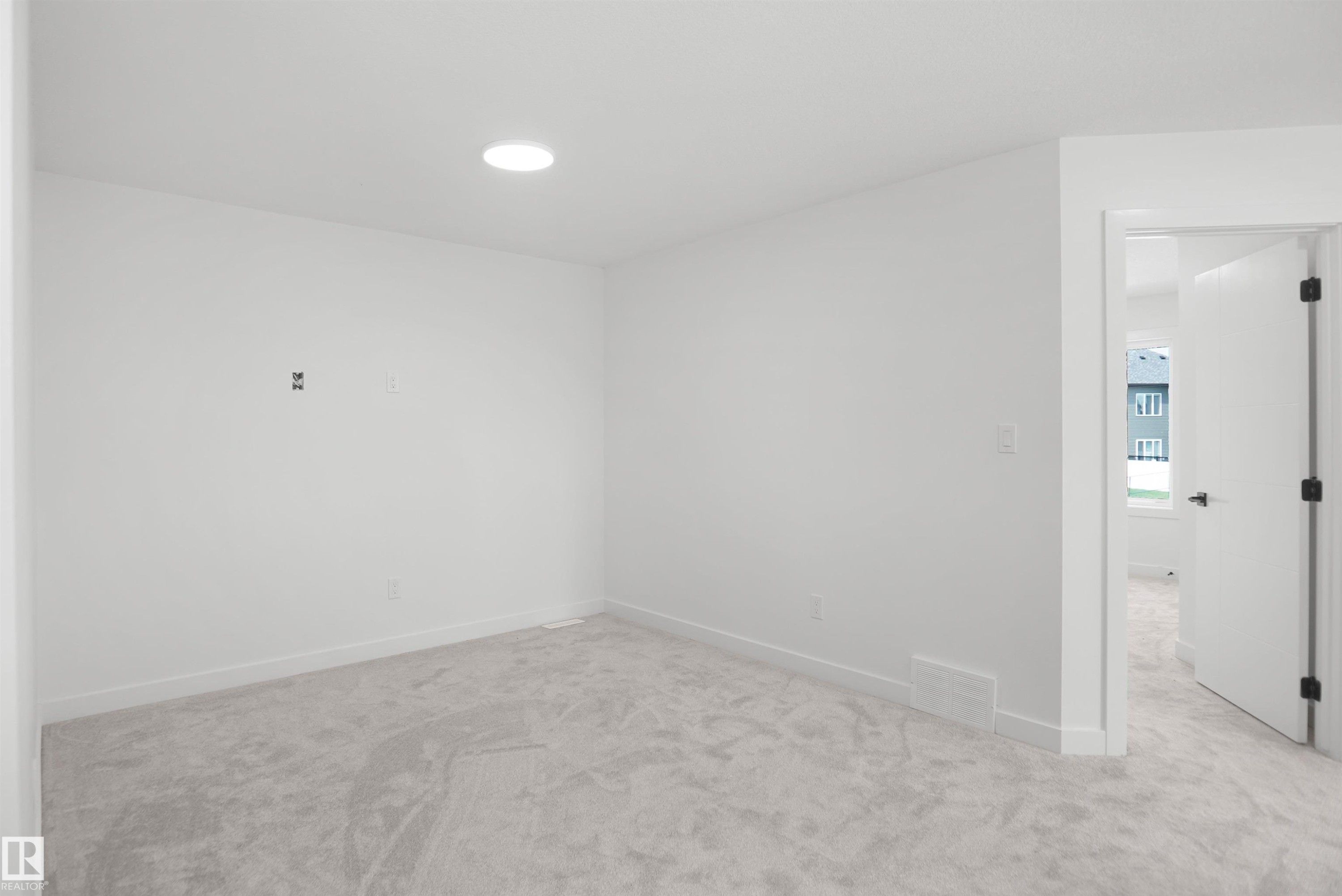 17040 47 Street Nw, Edmonton, AB - Indoor Photo Showing Other Room