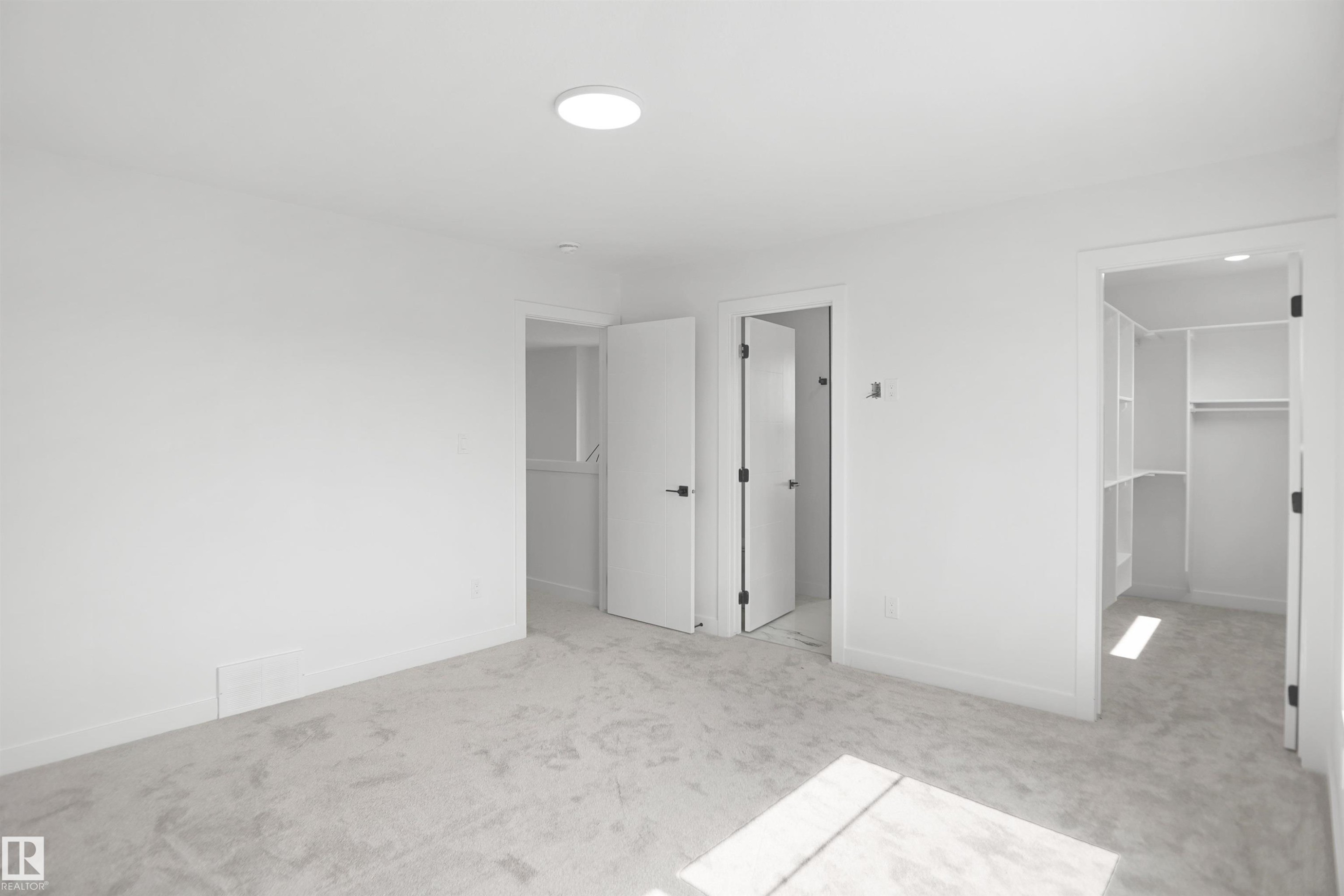 17040 47 Street Nw, Edmonton, AB - Indoor Photo Showing Other Room