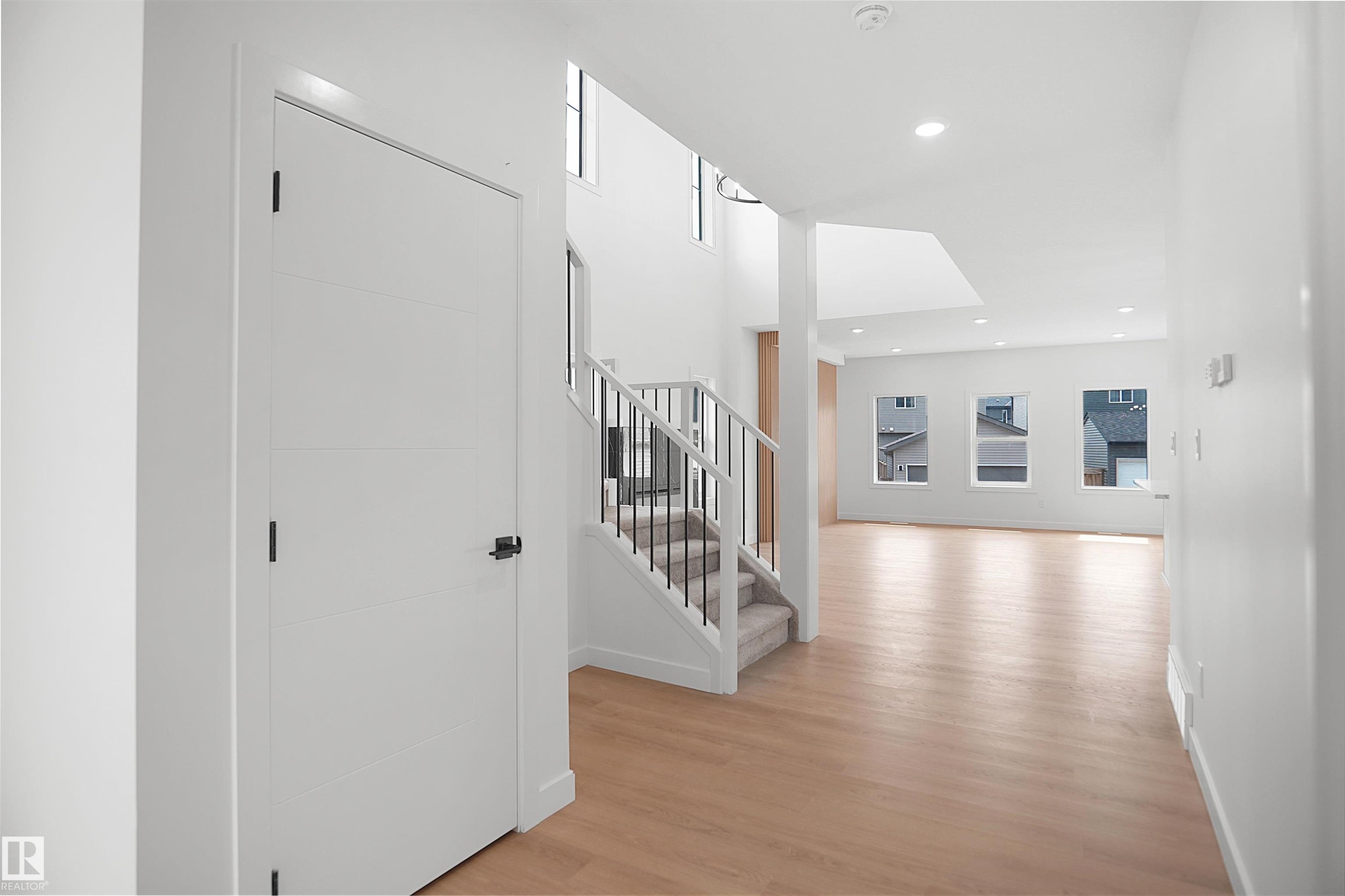 17040 47 Street Nw, Edmonton, AB - Indoor Photo Showing Other Room
