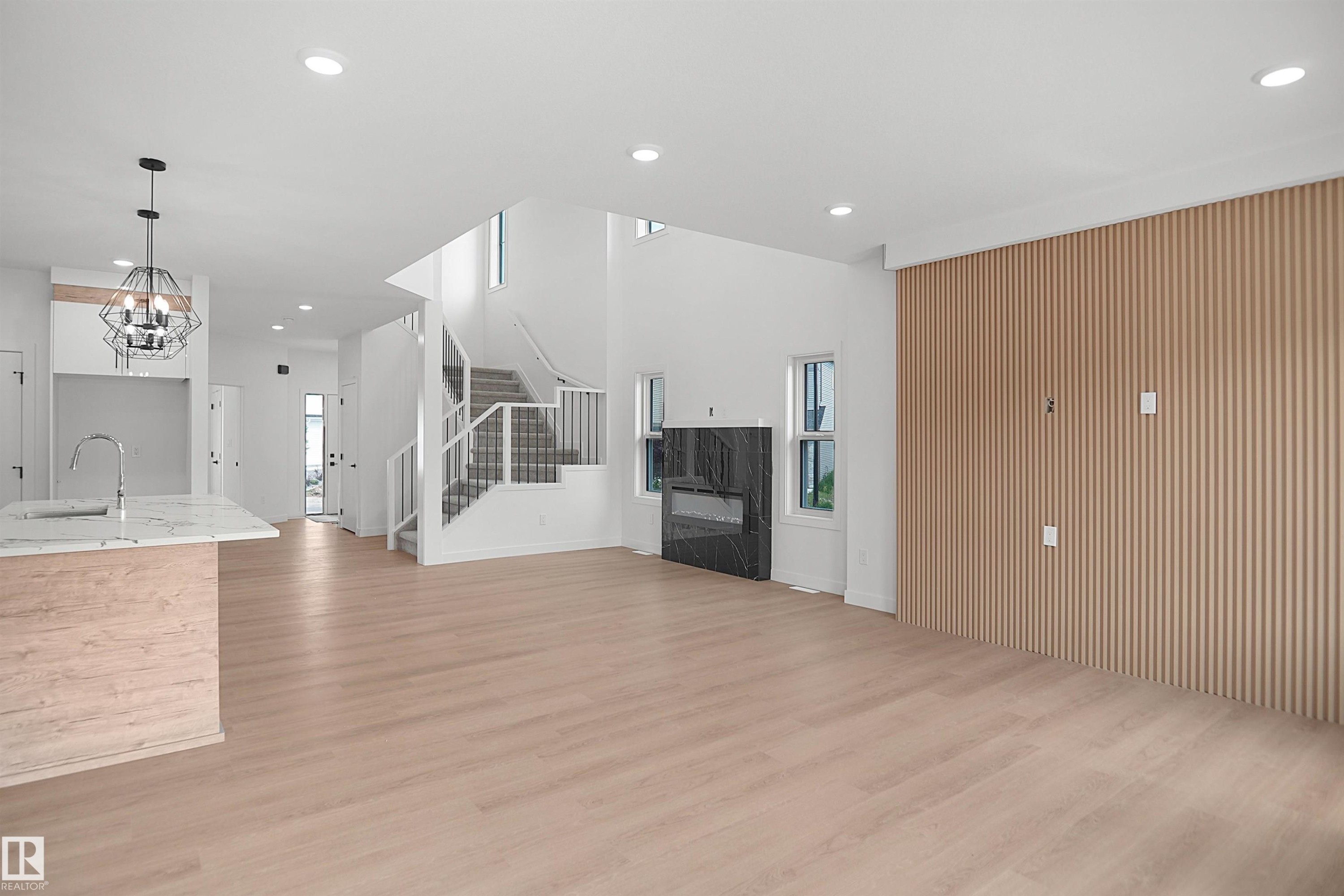 17040 47 Street Nw, Edmonton, AB - Indoor Photo Showing Other Room