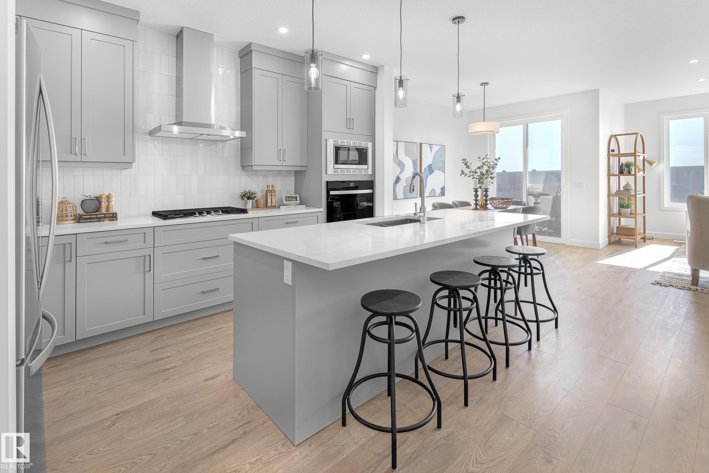 1424 Cristall Place Sw, Edmonton, AB - Indoor Photo Showing Kitchen With Upgraded Kitchen