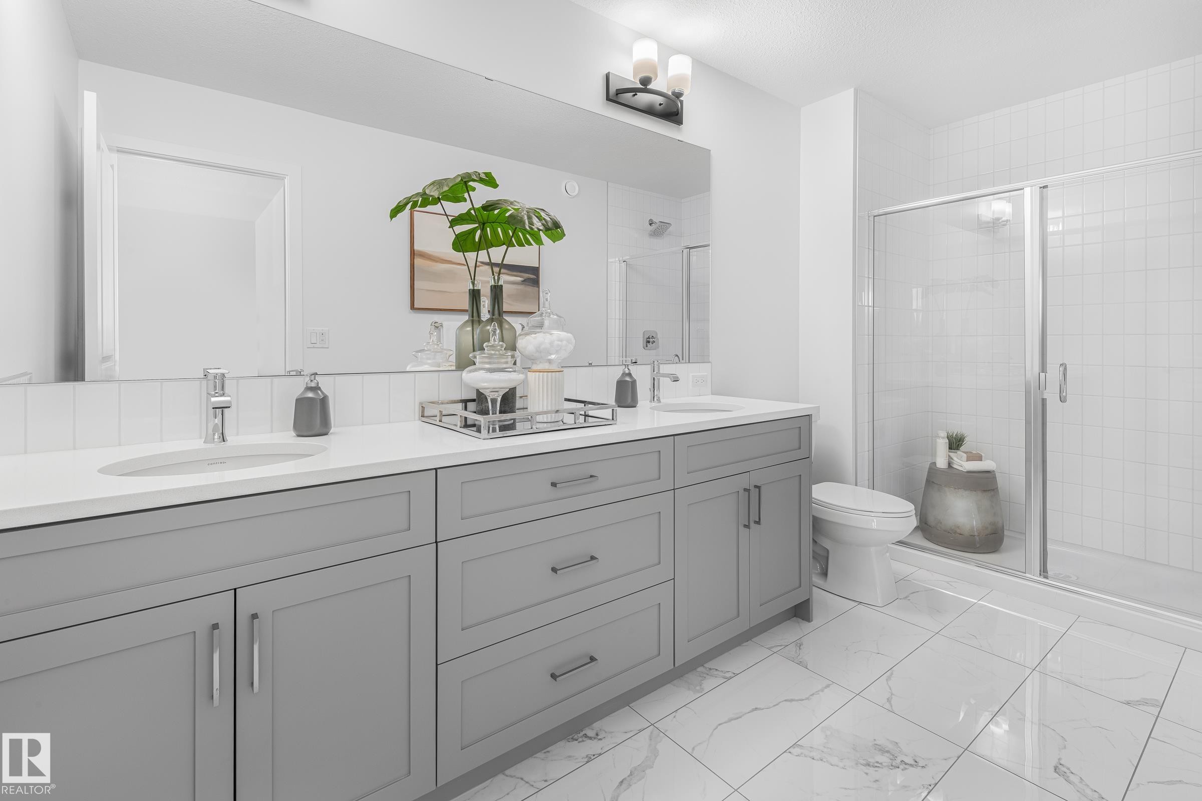 1424 Cristall Place Sw, Edmonton, AB - Indoor Photo Showing Bathroom