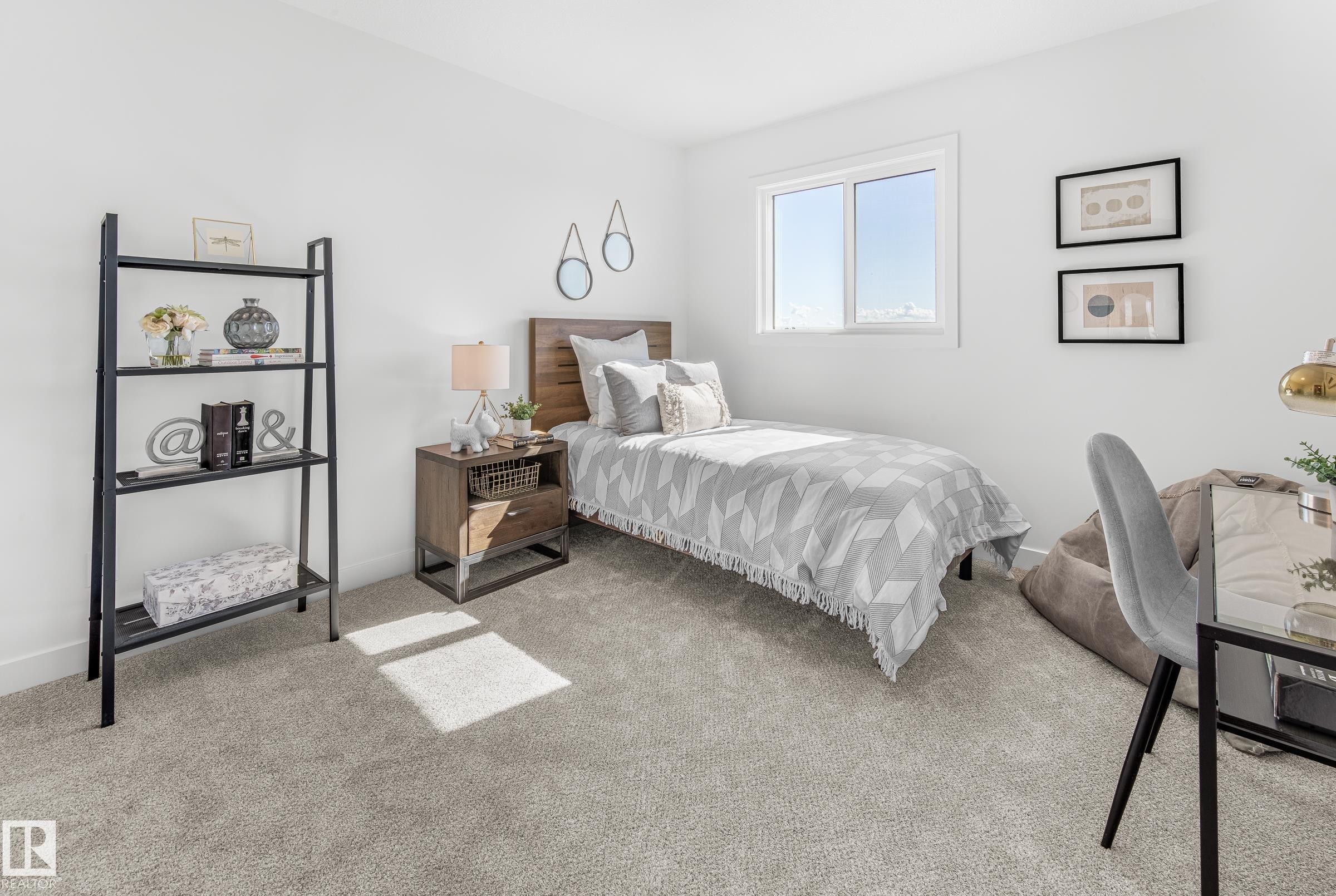 1424 Cristall Place Sw, Edmonton, AB - Indoor Photo Showing Bedroom