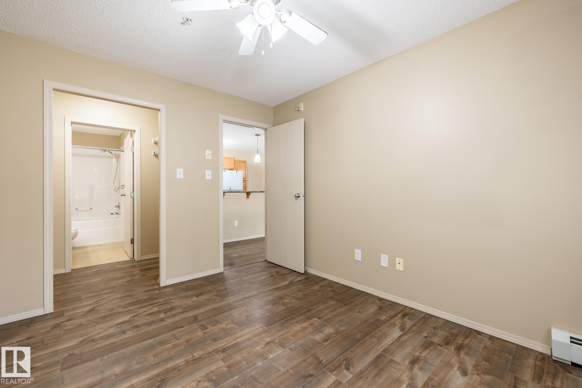 #106 1188 Hyndman Rd Nw, Edmonton, AB - Indoor Photo Showing Other Room