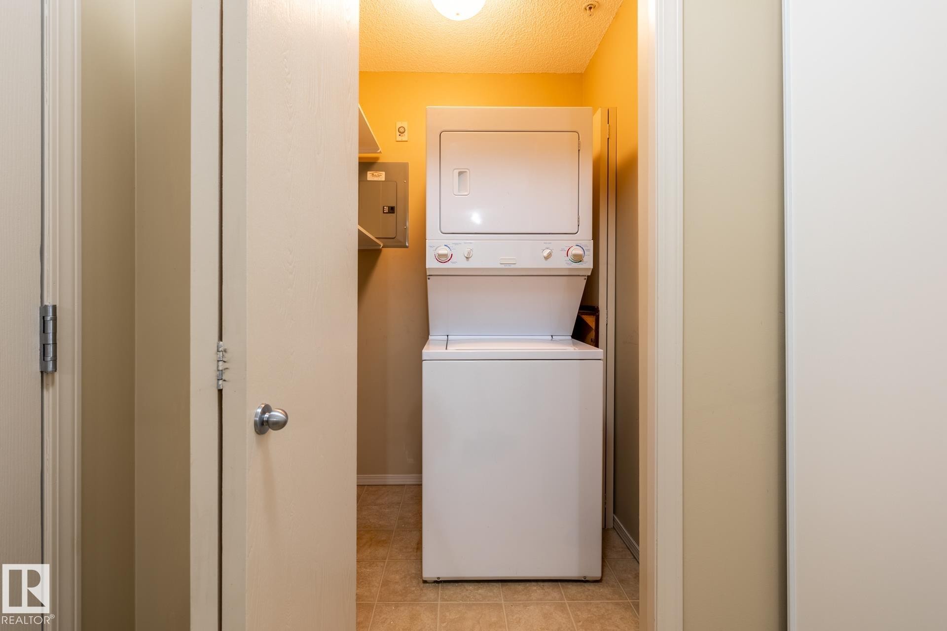 #106 1188 Hyndman Rd Nw, Edmonton, AB - Indoor Photo Showing Laundry Room