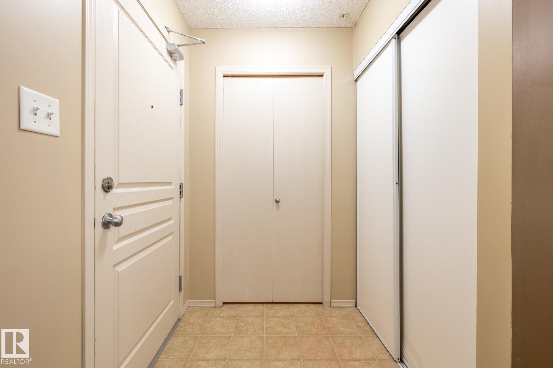 #106 1188 Hyndman Rd Nw, Edmonton, AB - Indoor Photo Showing Other Room
