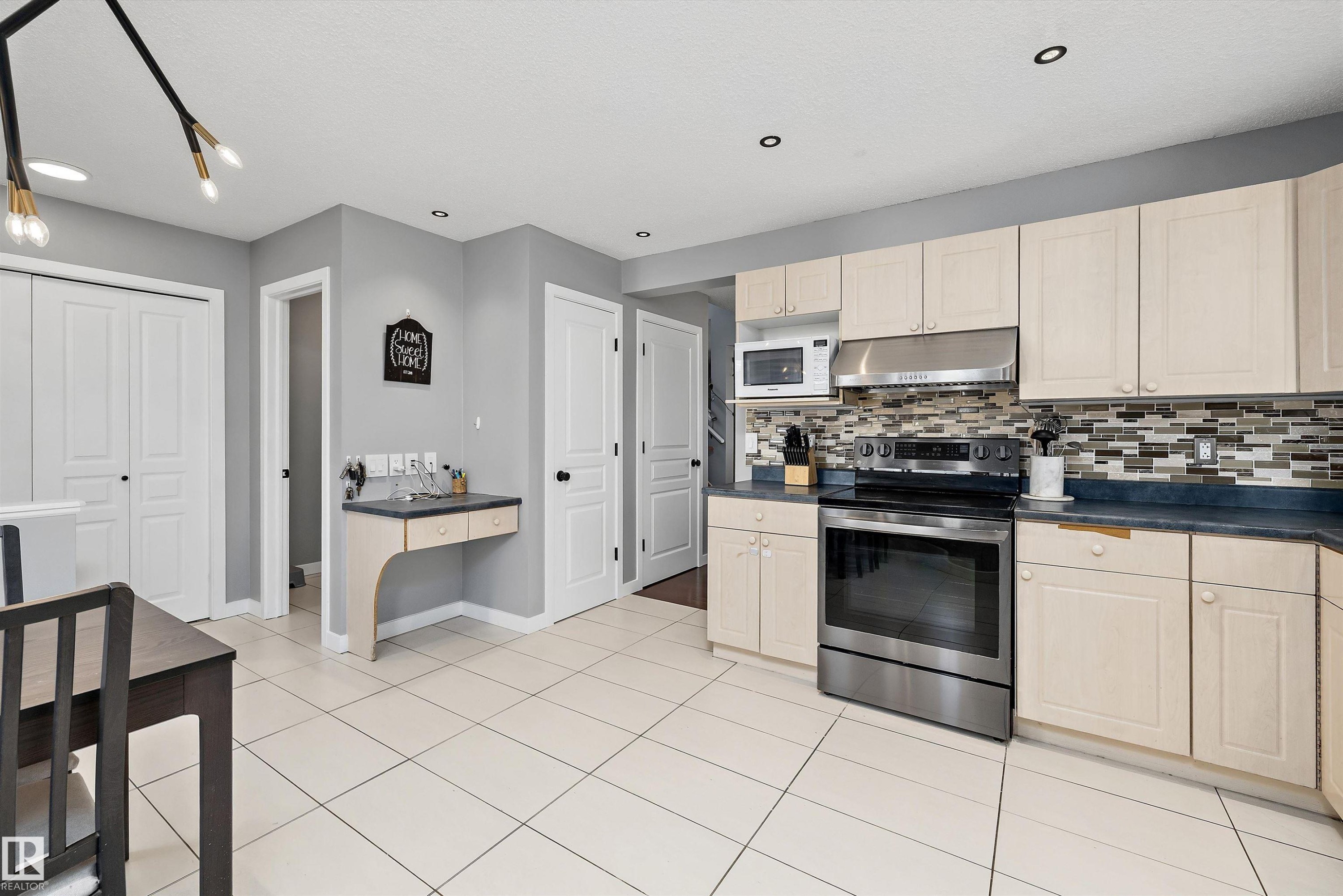 11630 167B Avenue Nw, Edmonton, AB - Indoor Photo Showing Kitchen