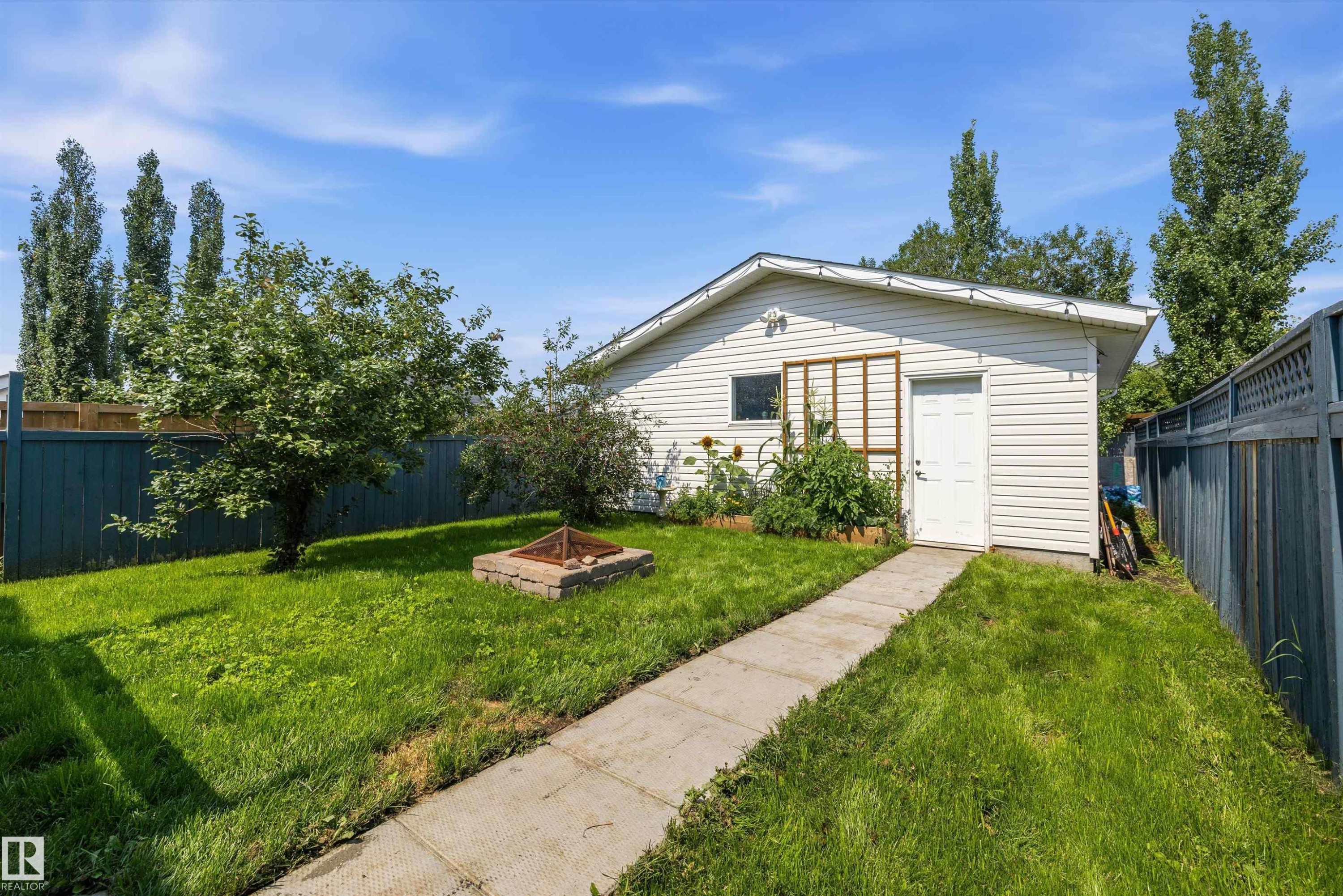 11630 167B Avenue Nw, Edmonton, AB - Outdoor