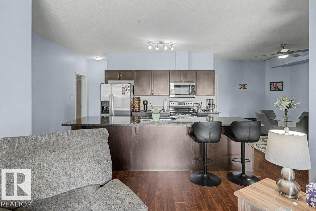#204 5 Perron St, St. Albert, AB - Indoor Photo Showing Kitchen
