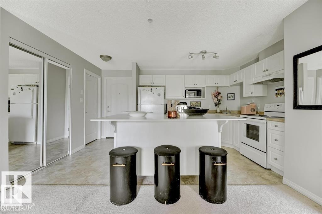 #229 1520 Hammond Gate Nw, Edmonton, AB - Indoor Photo Showing Kitchen