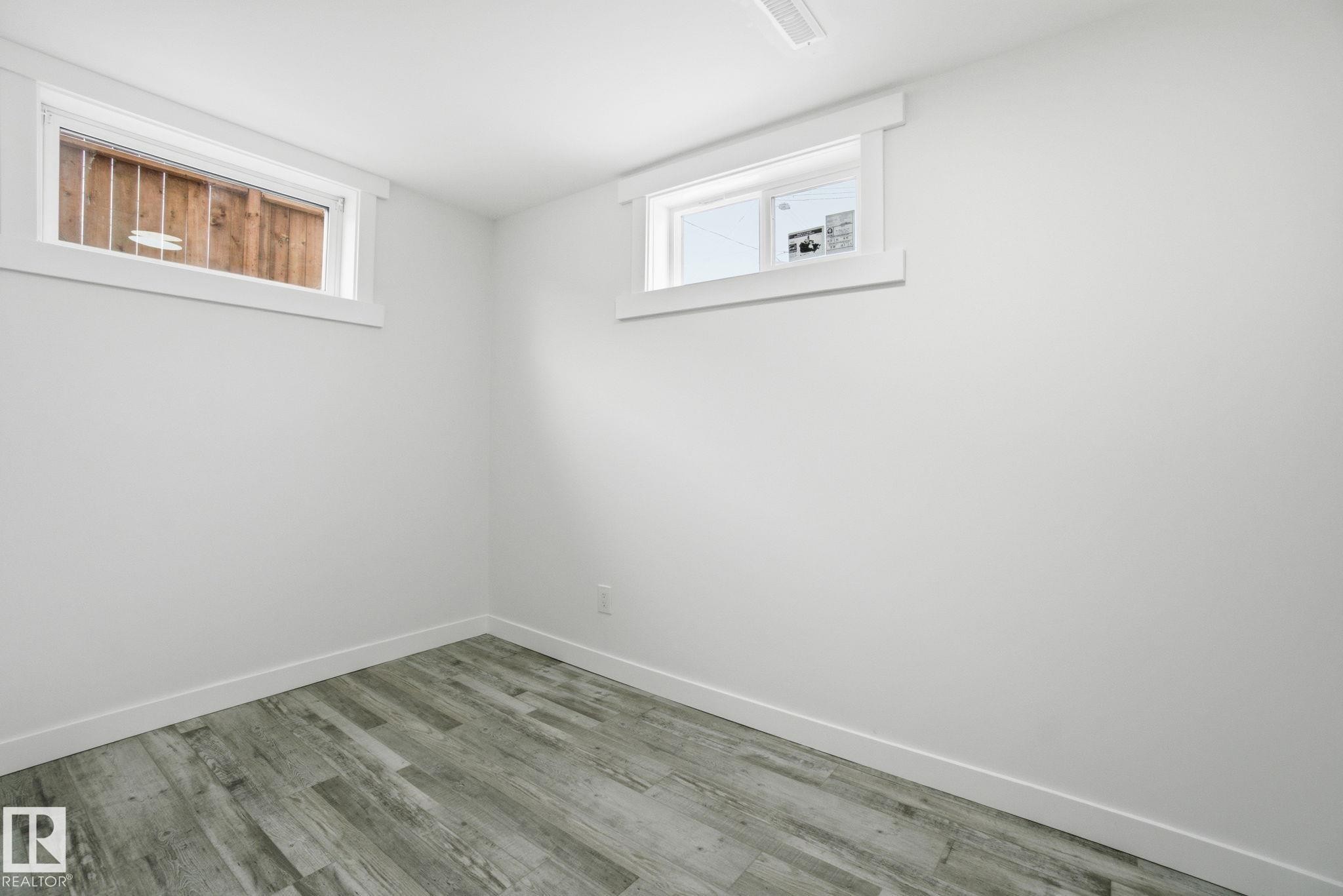 7112 132 Avenue Nw, Edmonton, AB - Indoor Photo Showing Other Room