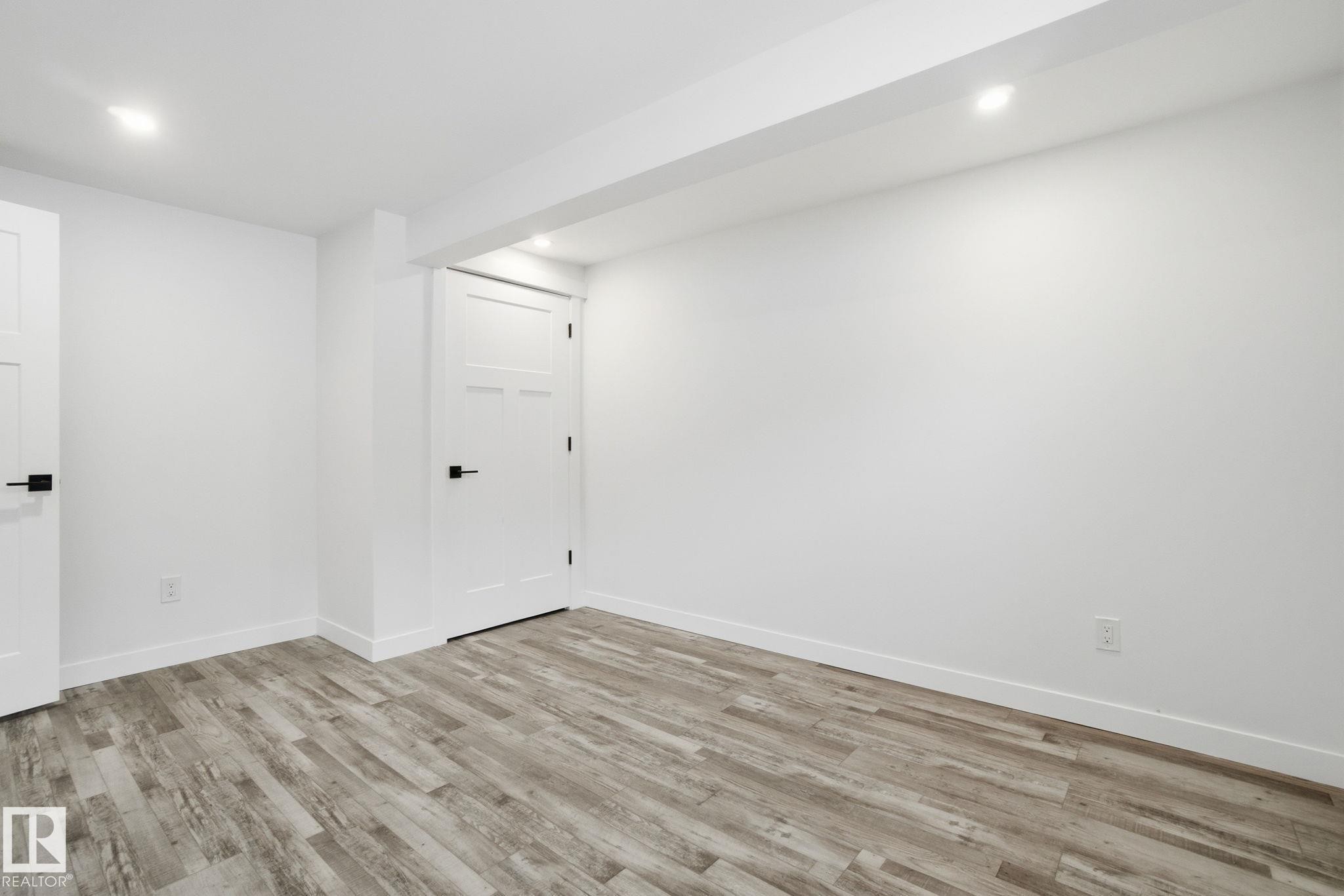 7112 132 Avenue Nw, Edmonton, AB - Indoor Photo Showing Other Room