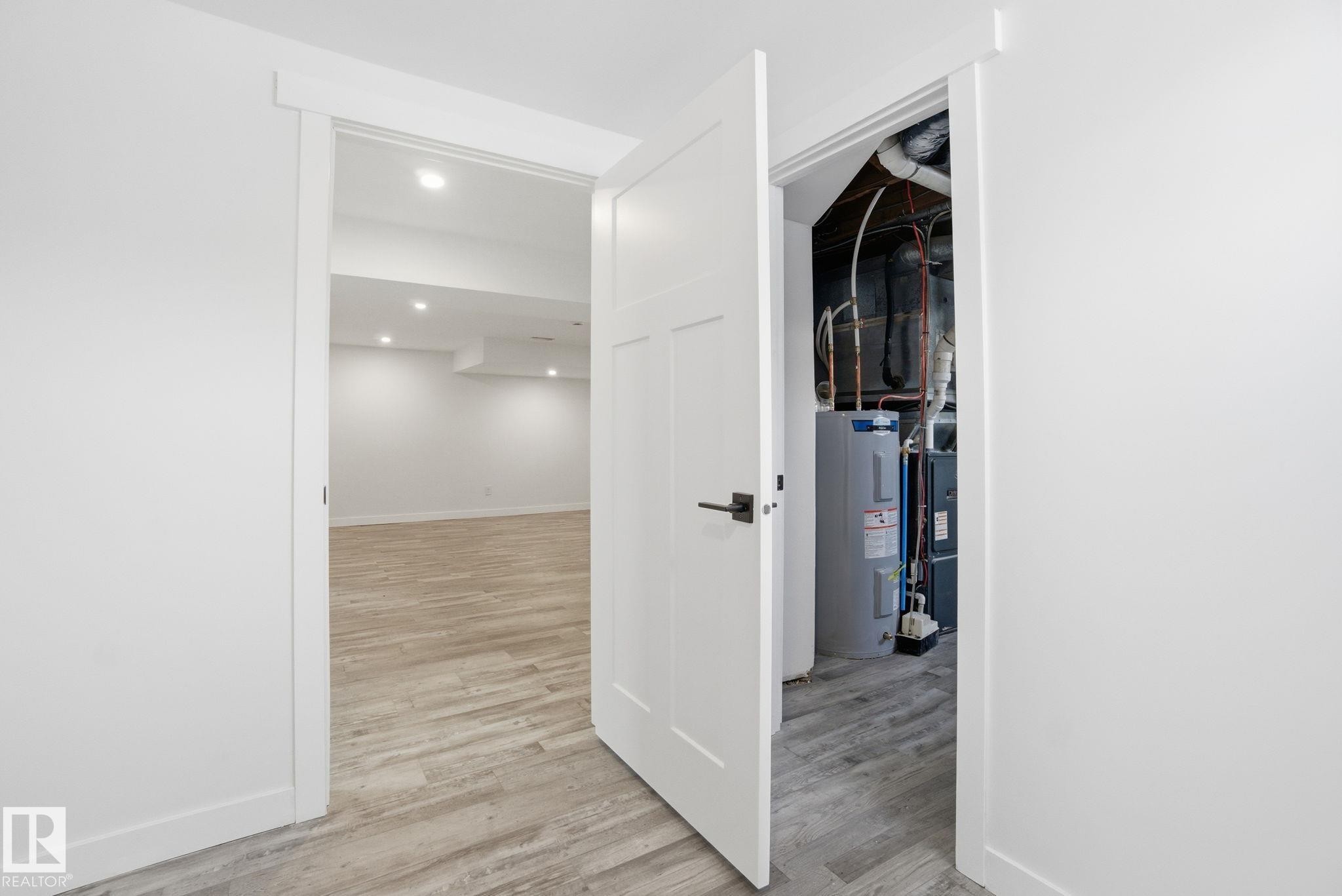 7112 132 Avenue Nw, Edmonton, AB - Indoor Photo Showing Other Room