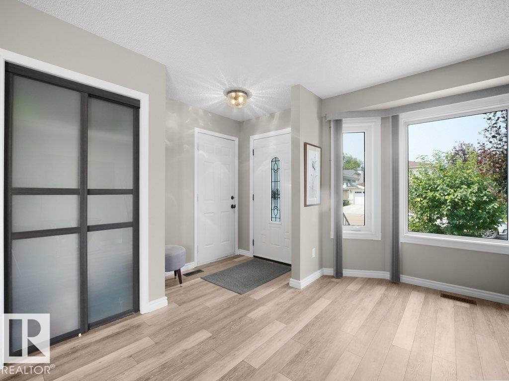 330 Pearson Crescent Nw, Edmonton, AB - Indoor Photo Showing Other Room