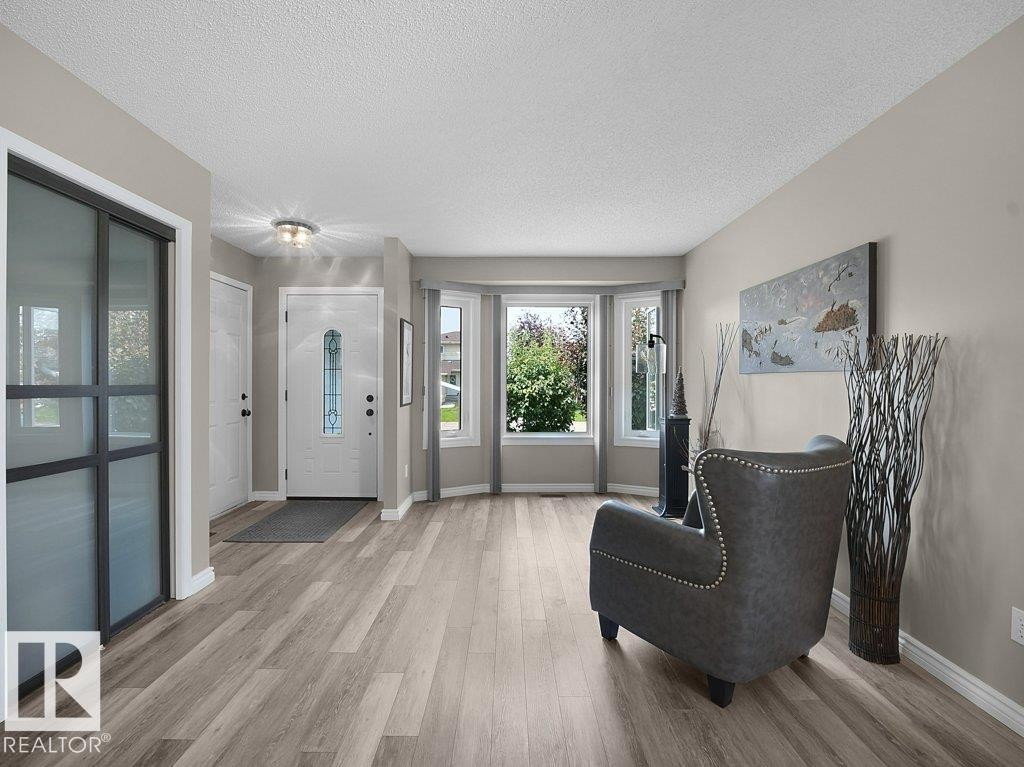 330 Pearson Crescent Nw, Edmonton, AB - Indoor