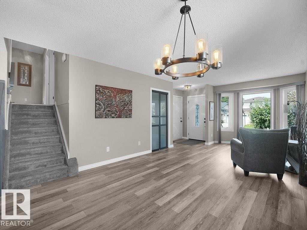 330 Pearson Crescent Nw, Edmonton, AB - Indoor