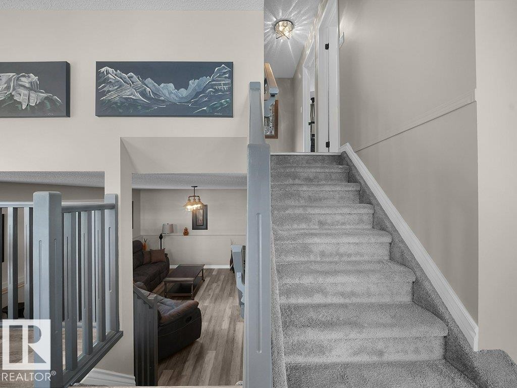 330 Pearson Crescent Nw, Edmonton, AB - Indoor Photo Showing Other Room