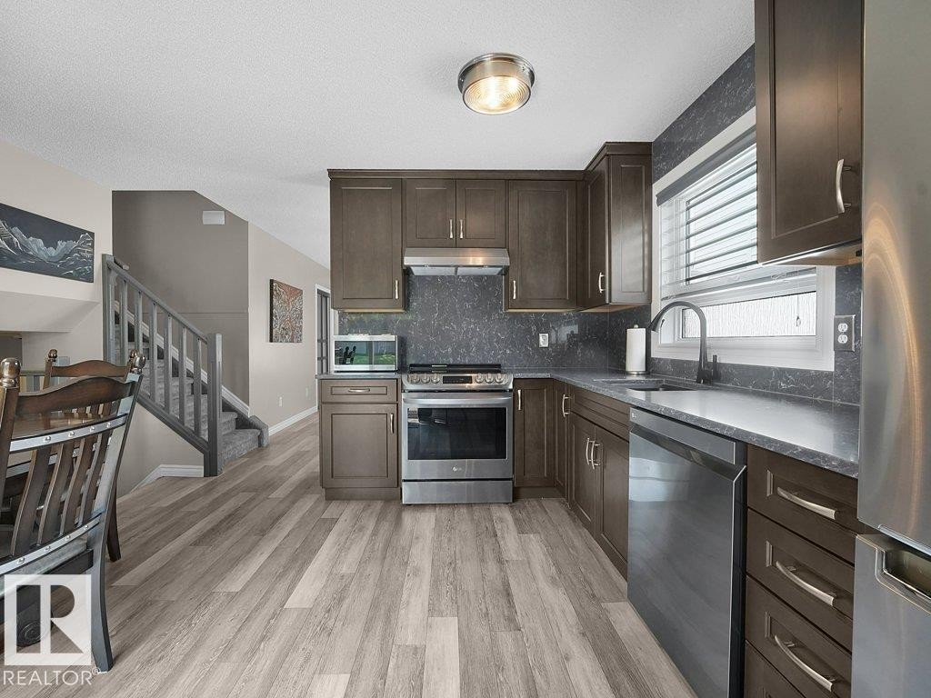 330 Pearson Crescent Nw, Edmonton, AB - Indoor Photo Showing Kitchen